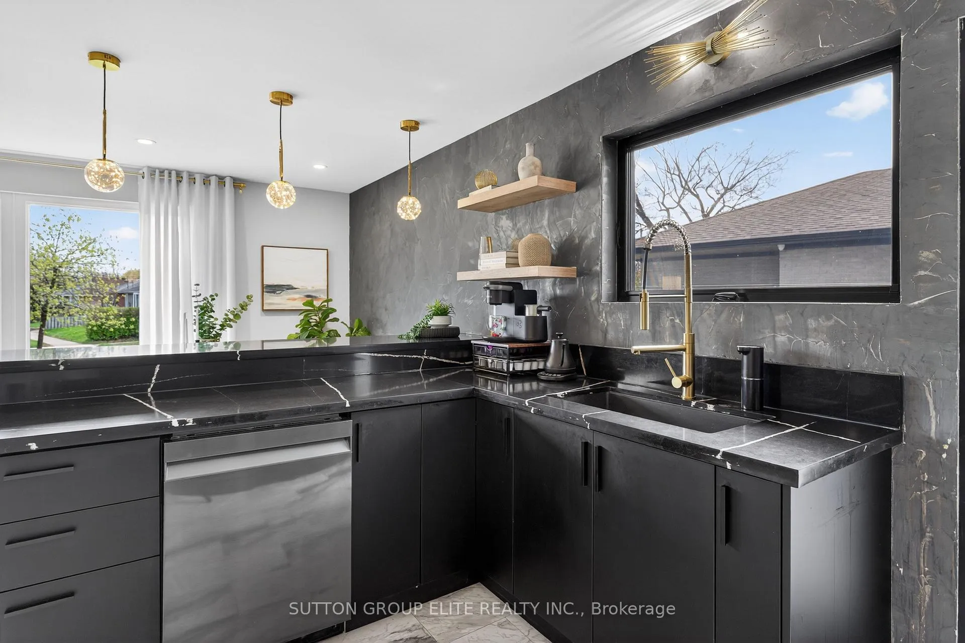 Photo 7 of 19 Hardwick Court, Etobicoke, Eringate-Centennial-West Deane — HOMEH