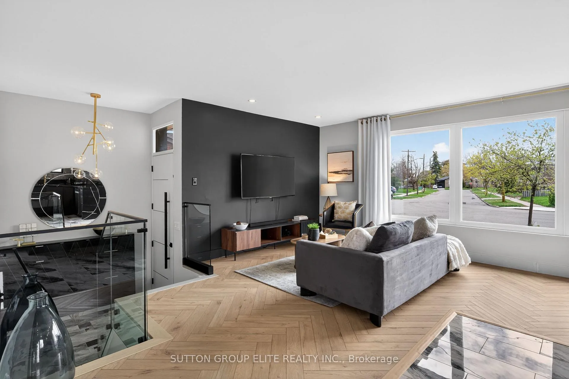 Photo 10 of 19 Hardwick Court, Etobicoke, Eringate-Centennial-West Deane — HOMEH