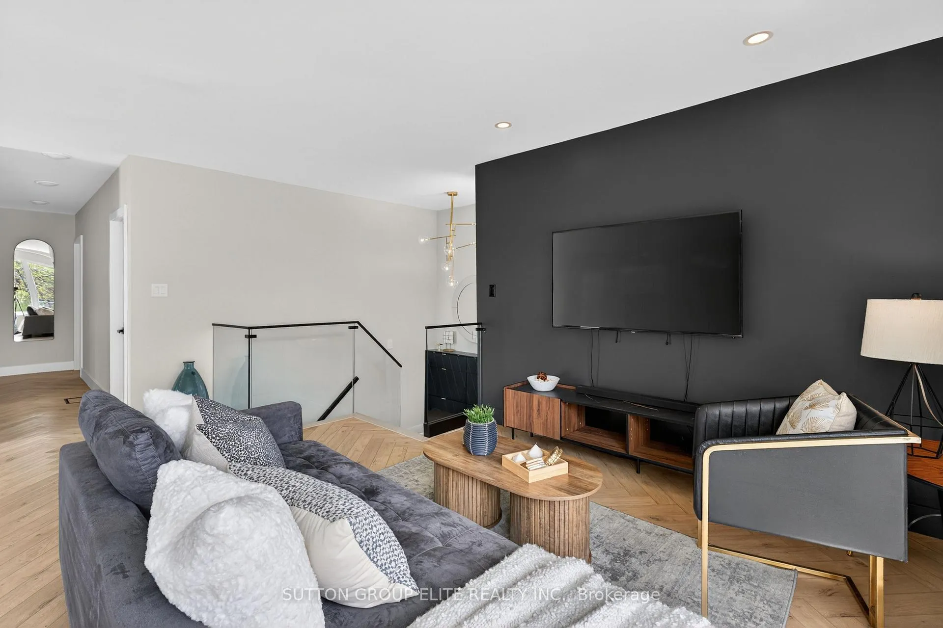 Photo 12 of 19 Hardwick Court, Etobicoke, Eringate-Centennial-West Deane — HOMEH