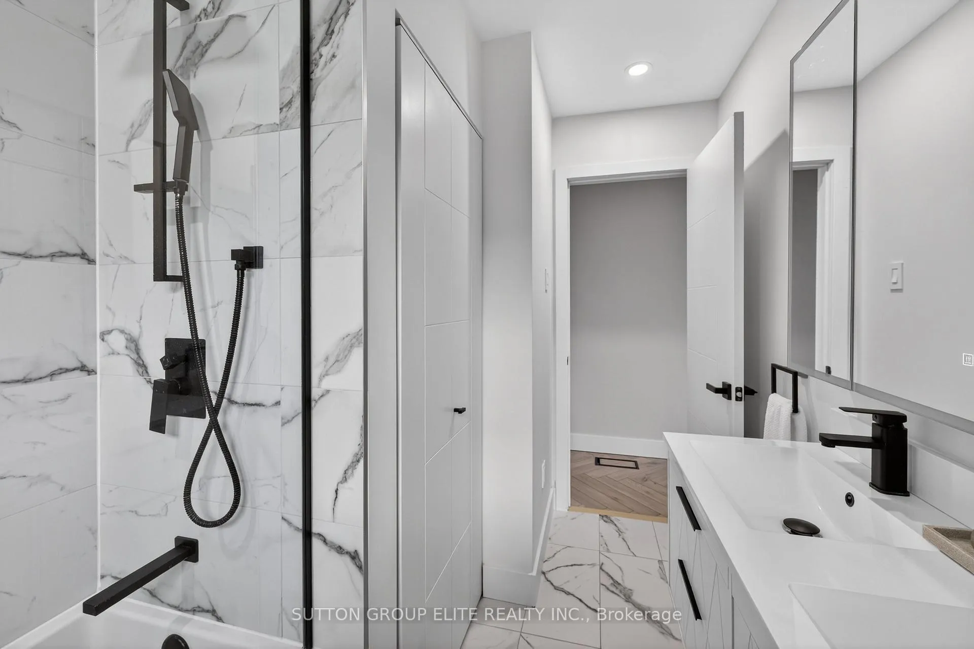 Photo 18 of 19 Hardwick Court, Etobicoke, Eringate-Centennial-West Deane — HOMEH