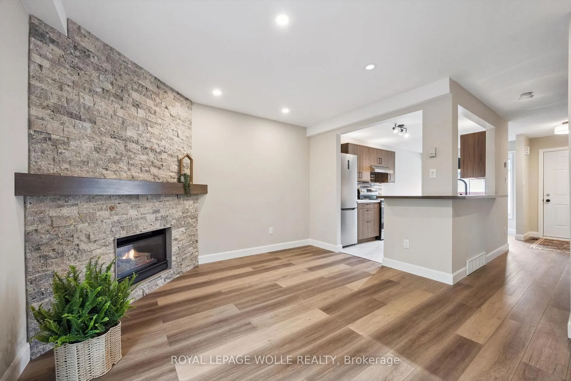 Photo 12 of Unit 26, 219 Kingswood Drive, Kitchener — HOMEH