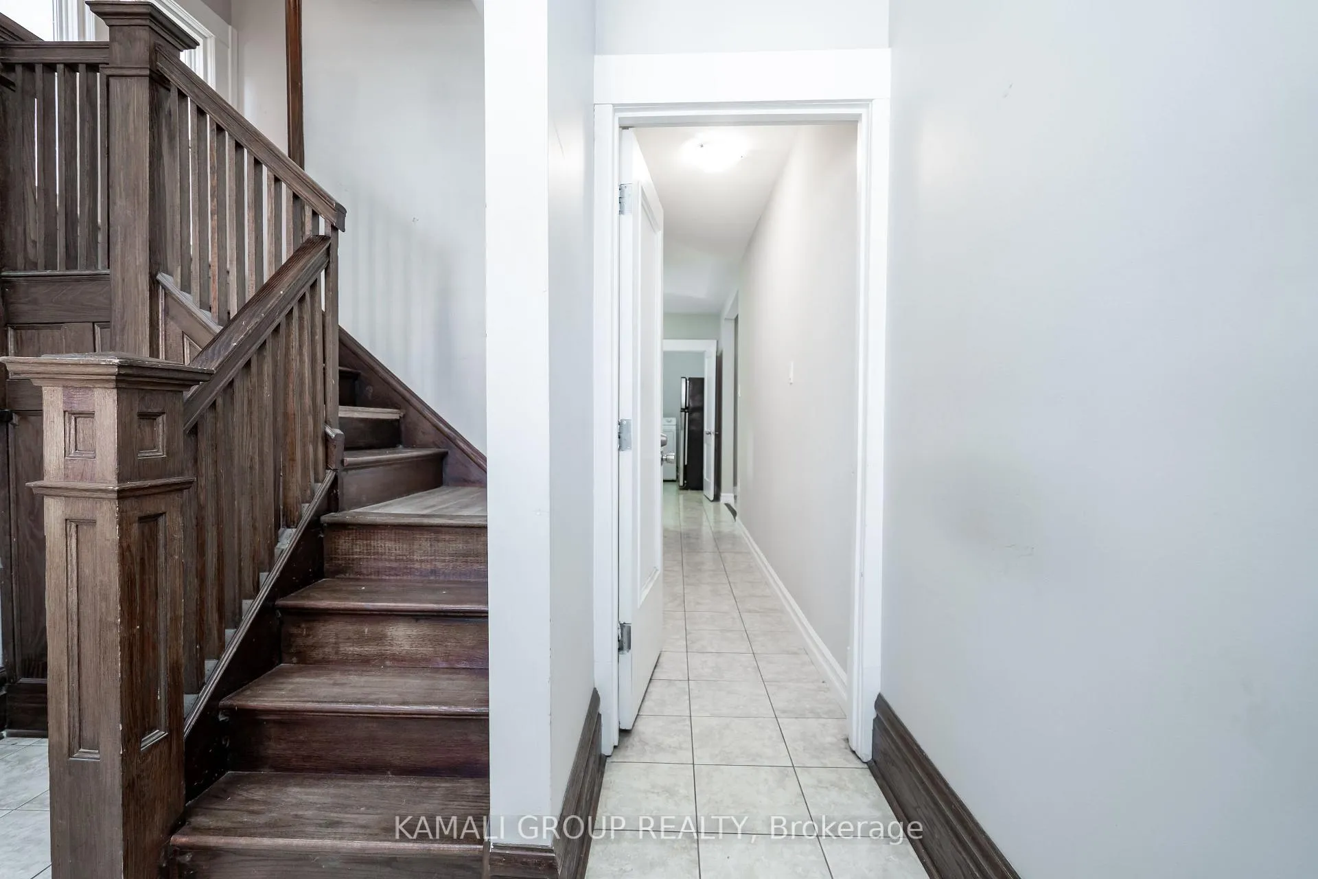 Photo 4 of Unit MAIN, 25 Spadina Avenue, Hamilton, Stipley — HOMEH