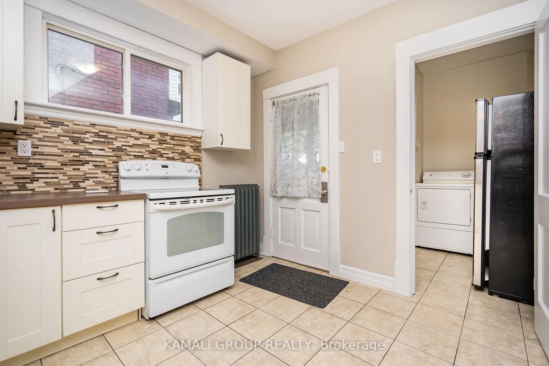 Photo 5 of Unit MAIN, 25 Spadina Avenue, Hamilton, Stipley — HOMEH
