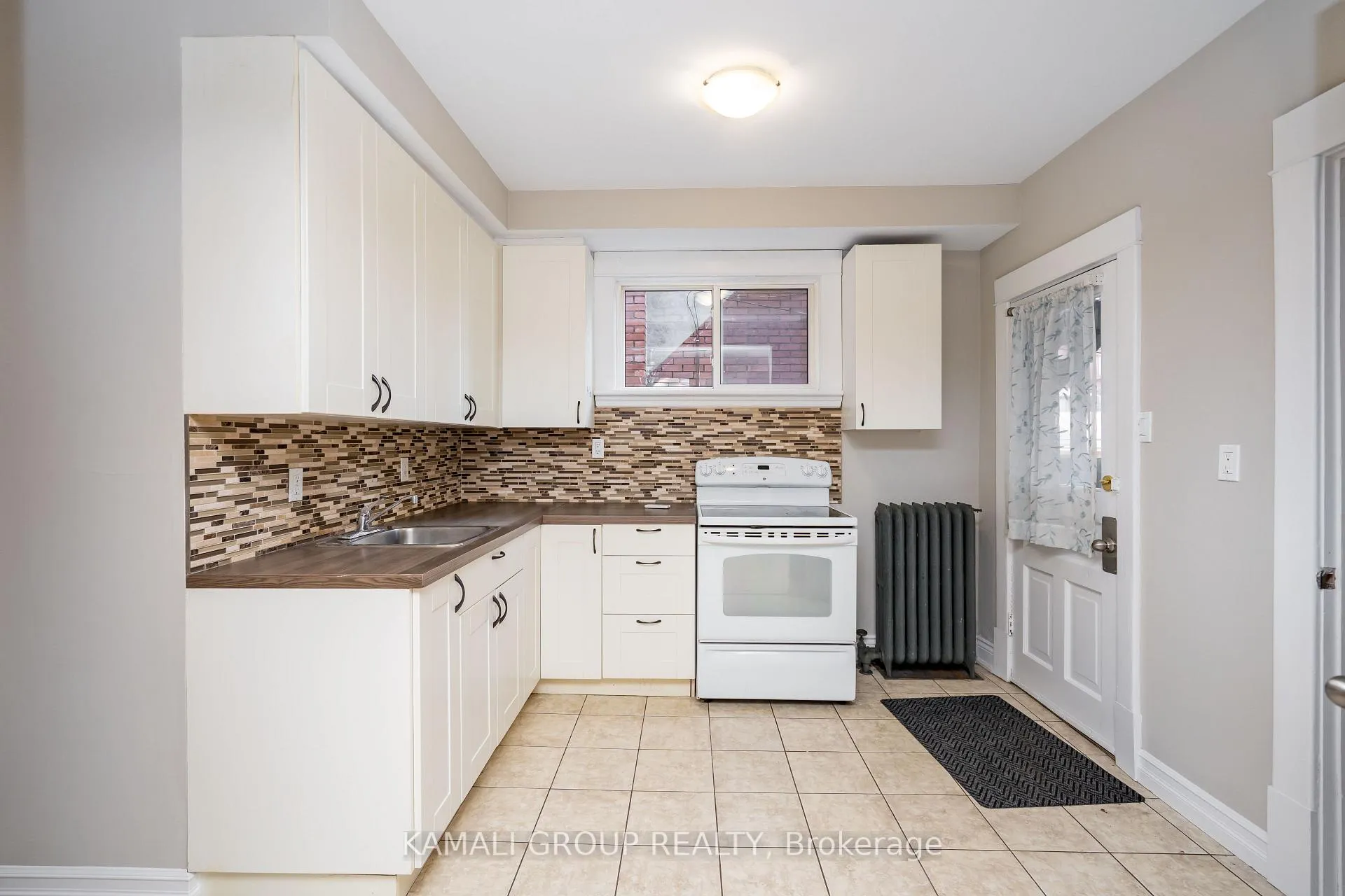 Photo 6 of Unit MAIN, 25 Spadina Avenue, Hamilton, Stipley — HOMEH