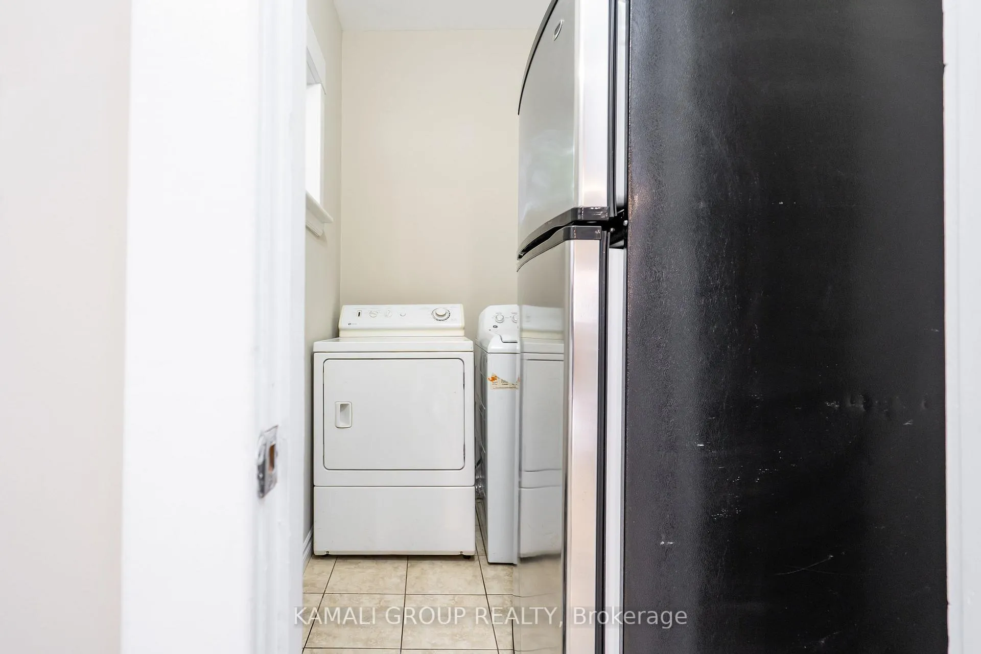 Photo 8 of Unit MAIN, 25 Spadina Avenue, Hamilton, Stipley — HOMEH