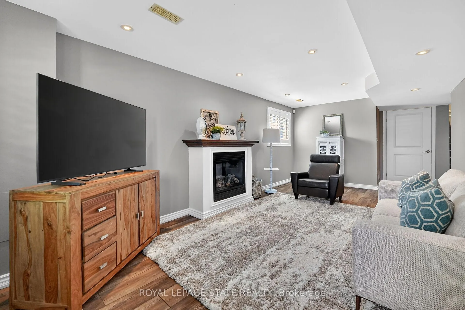 Photo 43 of 24 Heathcote Court, Grimsby, Grimsby East — HOMEH