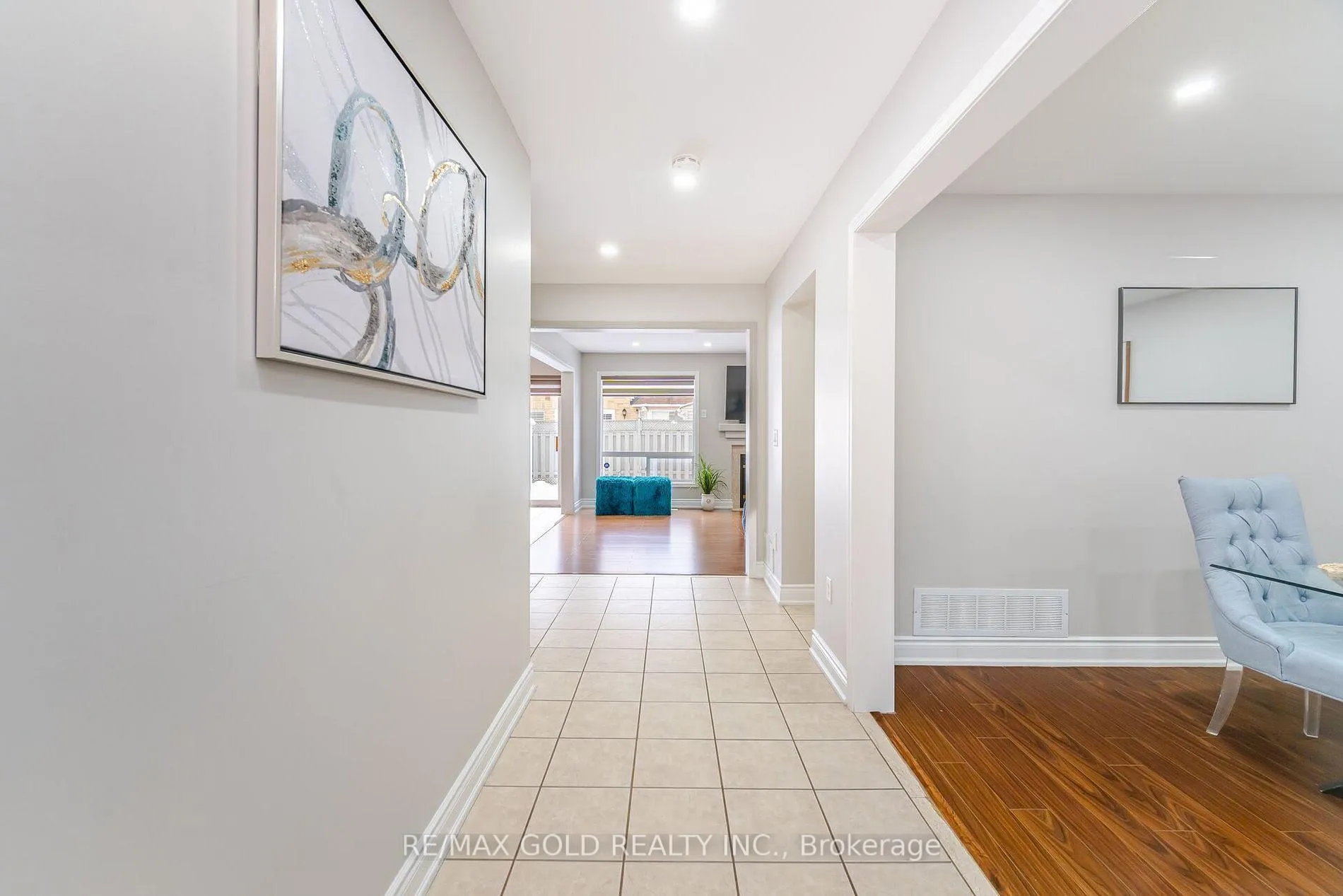 Photo 3 of 8 Upshall Drive, Brampton, Vales of Castlemore — HOMEH