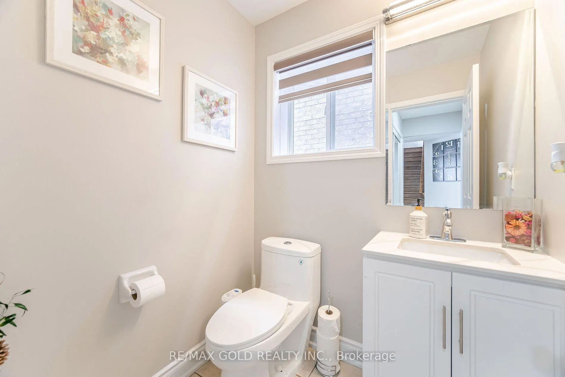 Photo 10 of 8 Upshall Drive, Brampton, Vales of Castlemore — HOMEH