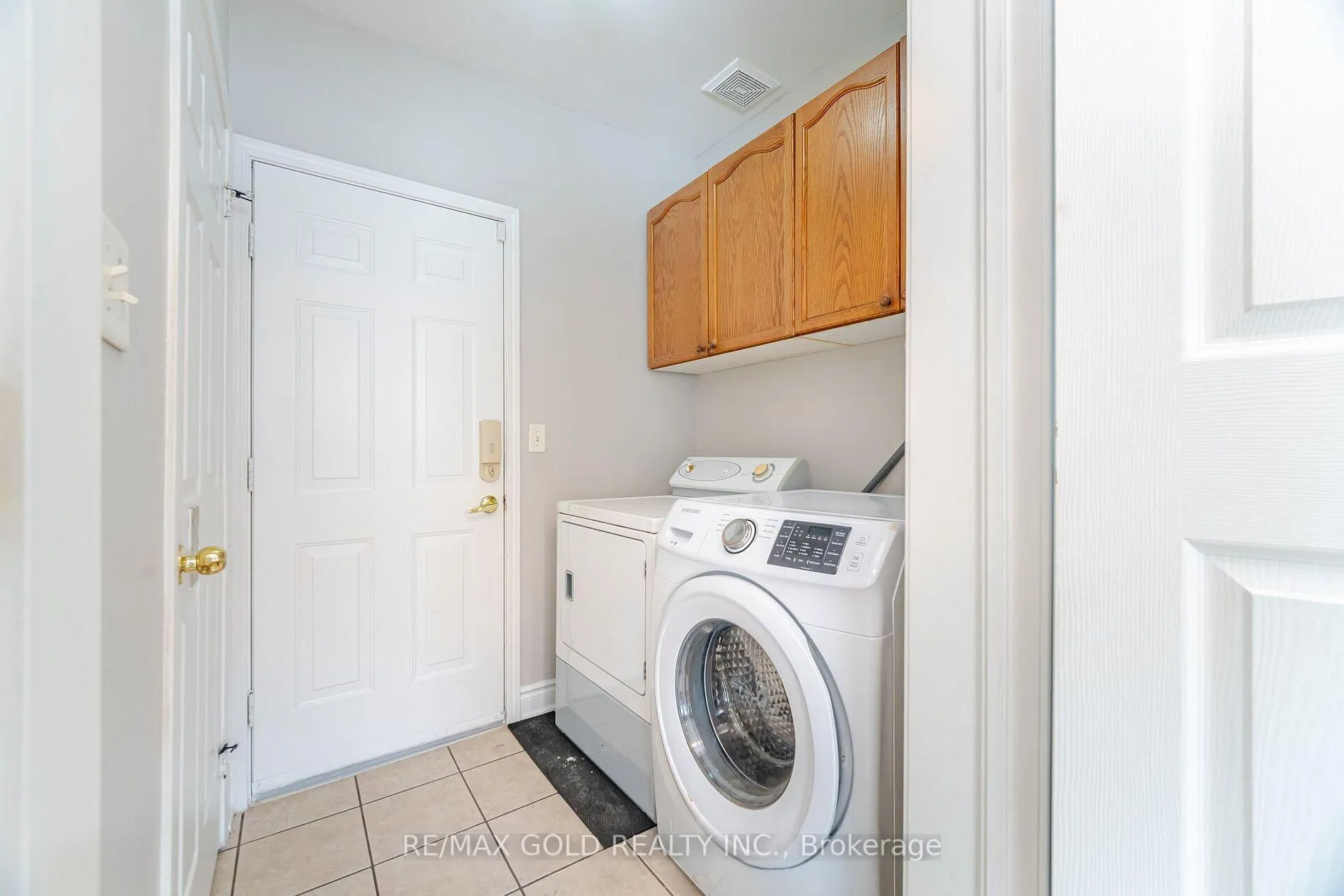 Photo 11 of 8 Upshall Drive, Brampton, Vales of Castlemore — HOMEH