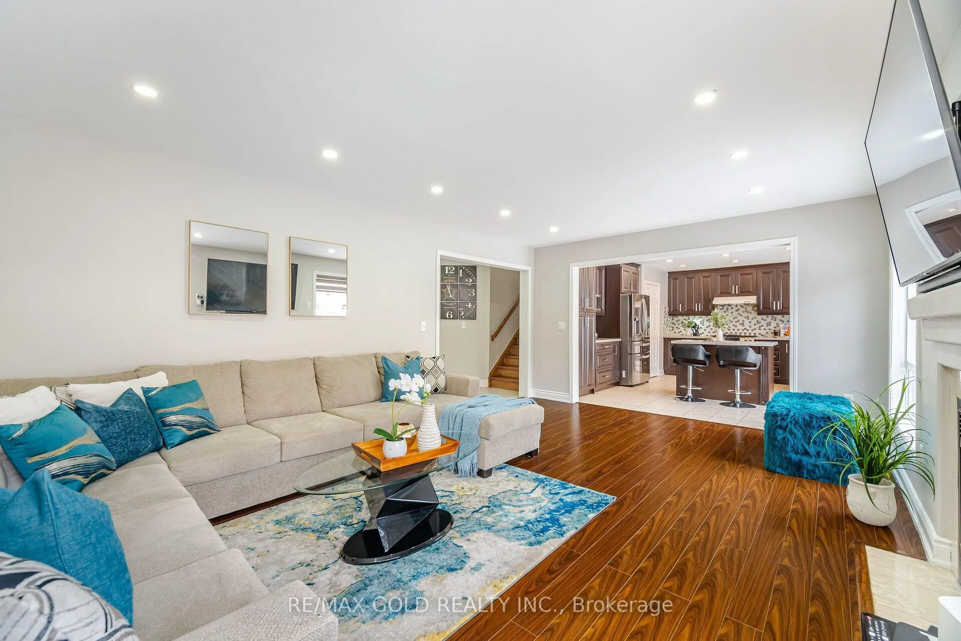 Photo 13 of 8 Upshall Drive, Brampton, Vales of Castlemore — HOMEH