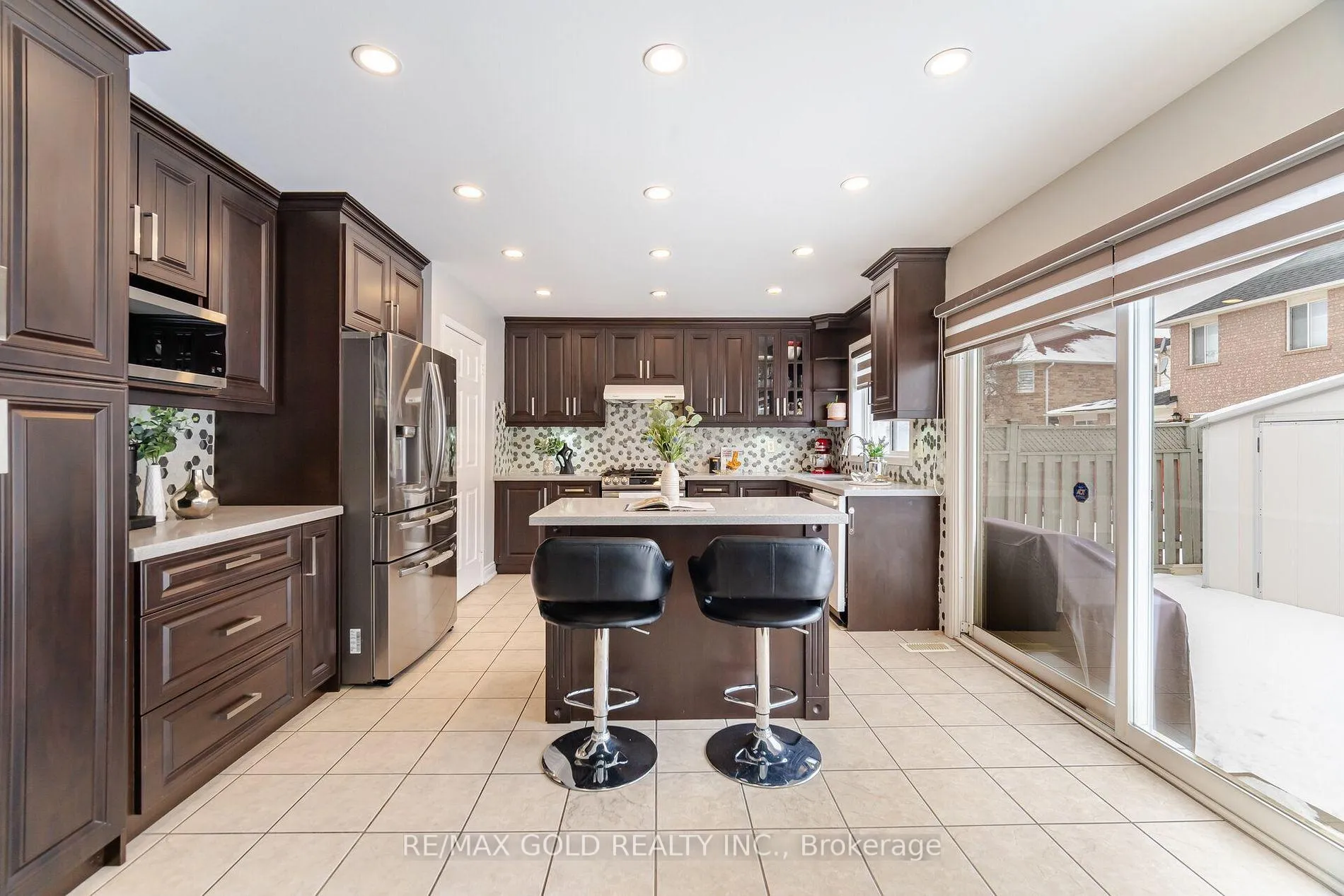 Photo 14 of 8 Upshall Drive, Brampton, Vales of Castlemore — HOMEH