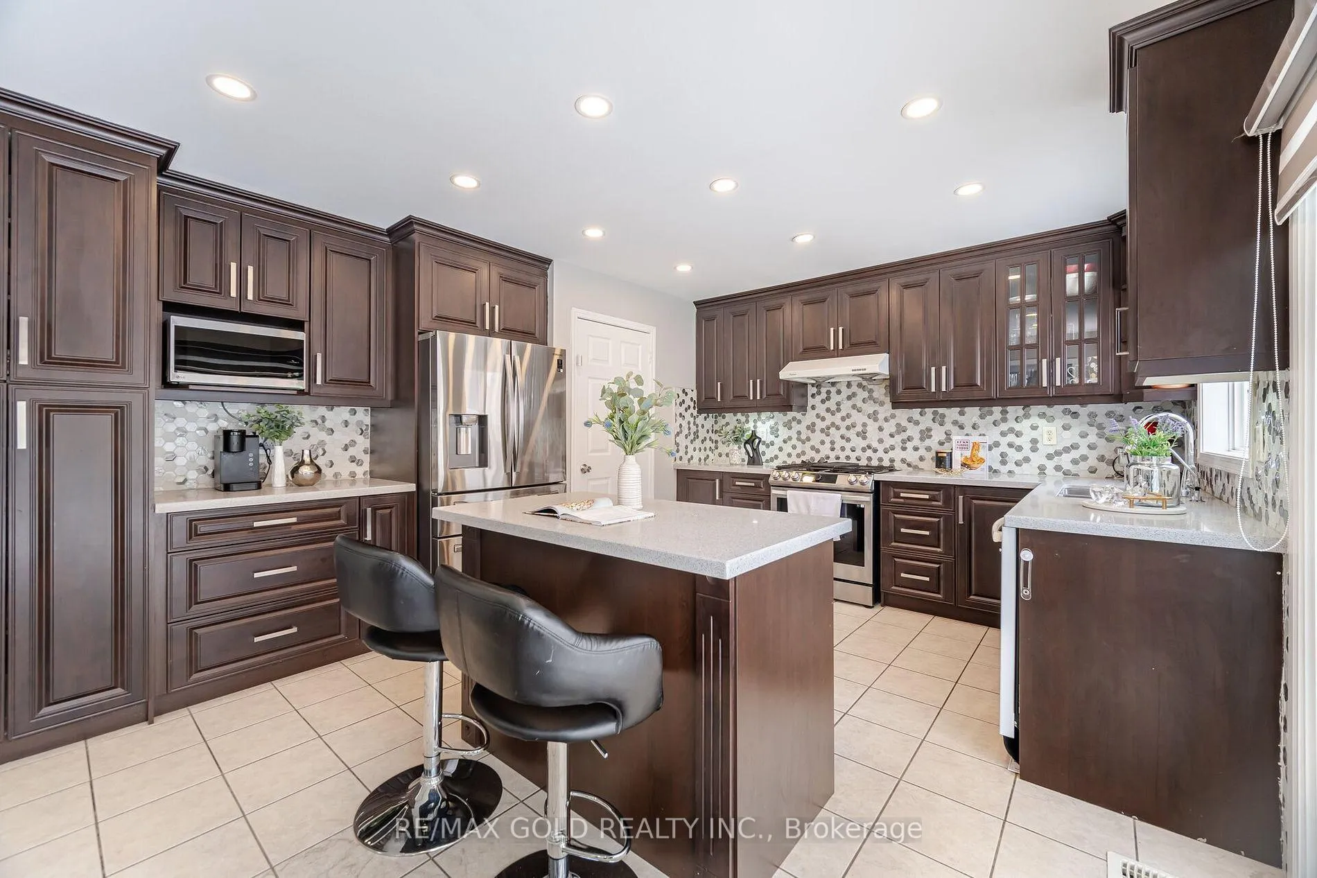 Photo 15 of 8 Upshall Drive, Brampton, Vales of Castlemore — HOMEH