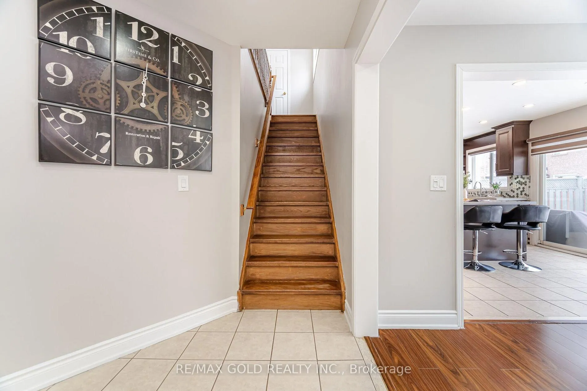 Photo 17 of 8 Upshall Drive, Brampton, Vales of Castlemore — HOMEH