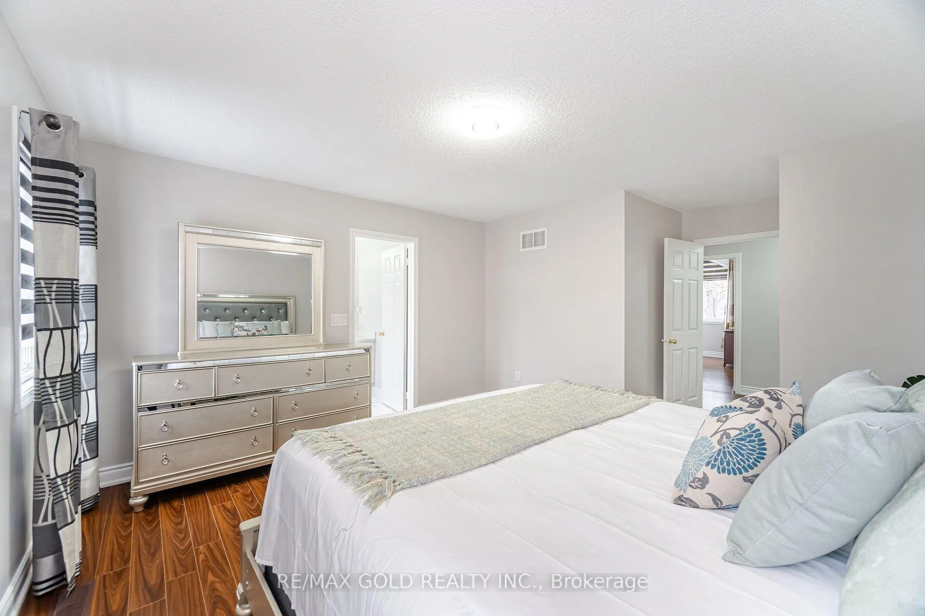 Photo 22 of 8 Upshall Drive, Brampton, Vales of Castlemore — HOMEH
