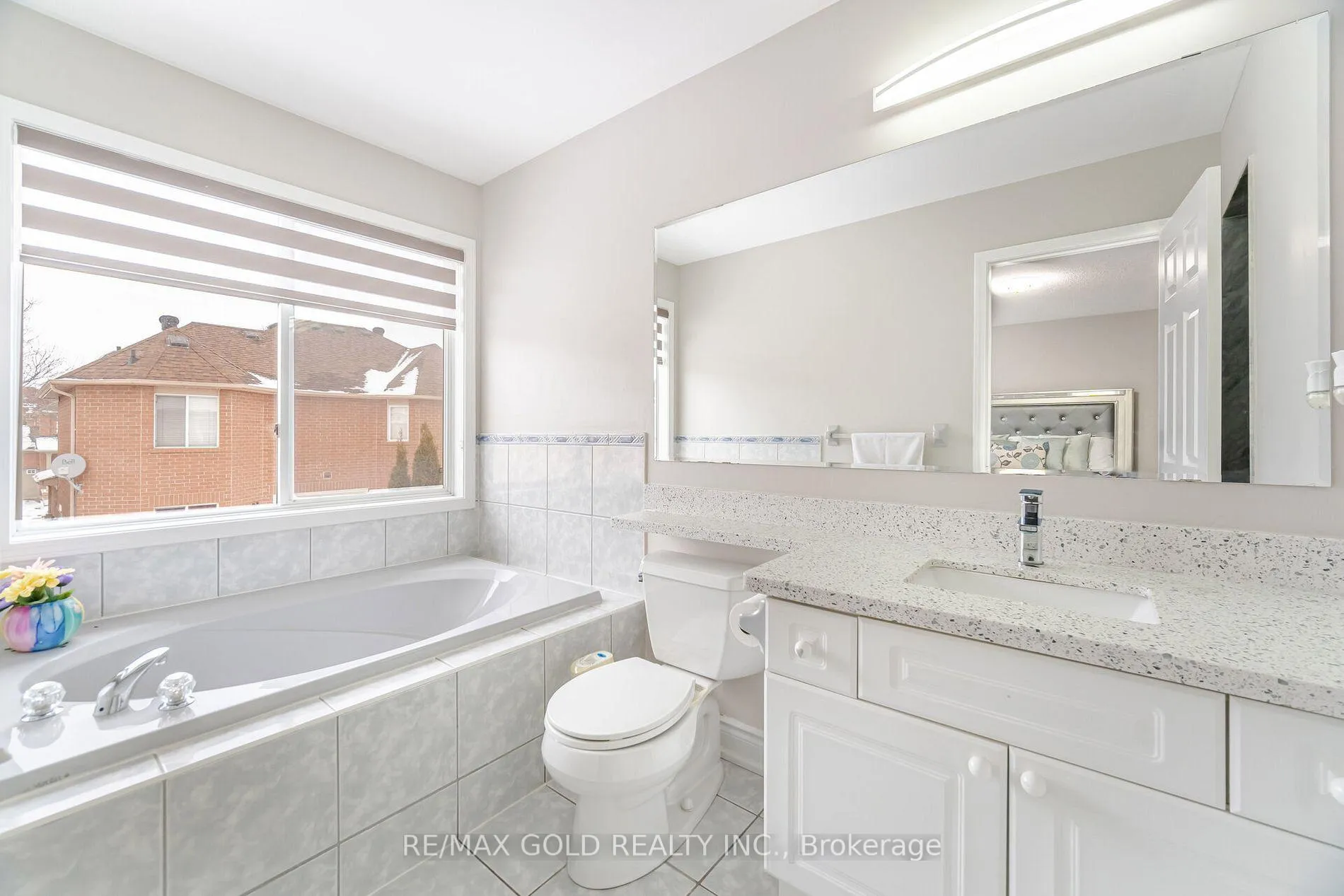 Photo 23 of 8 Upshall Drive, Brampton, Vales of Castlemore — HOMEH