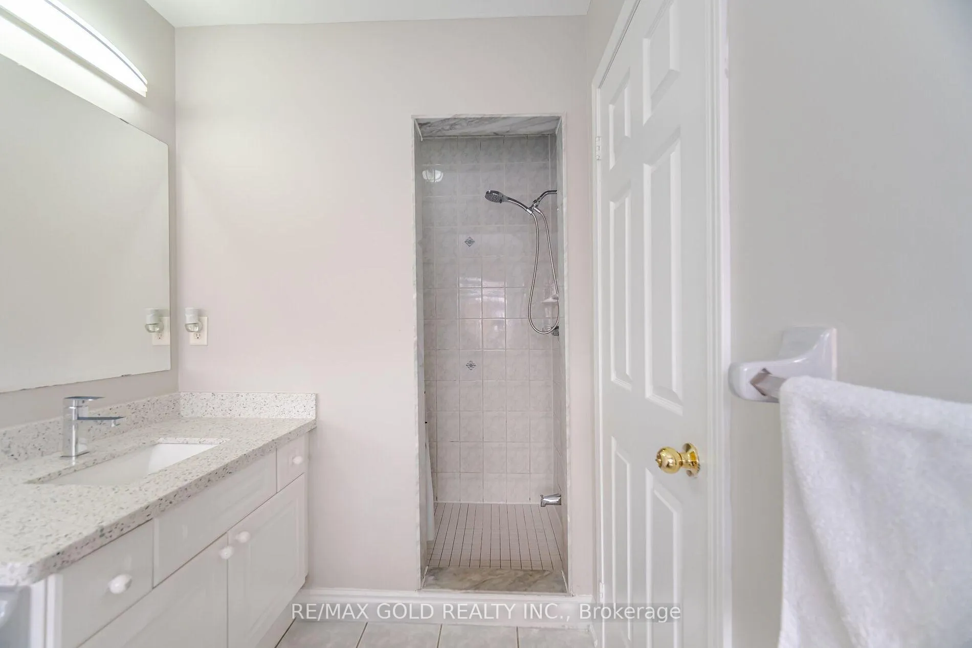 Photo 24 of 8 Upshall Drive, Brampton, Vales of Castlemore — HOMEH