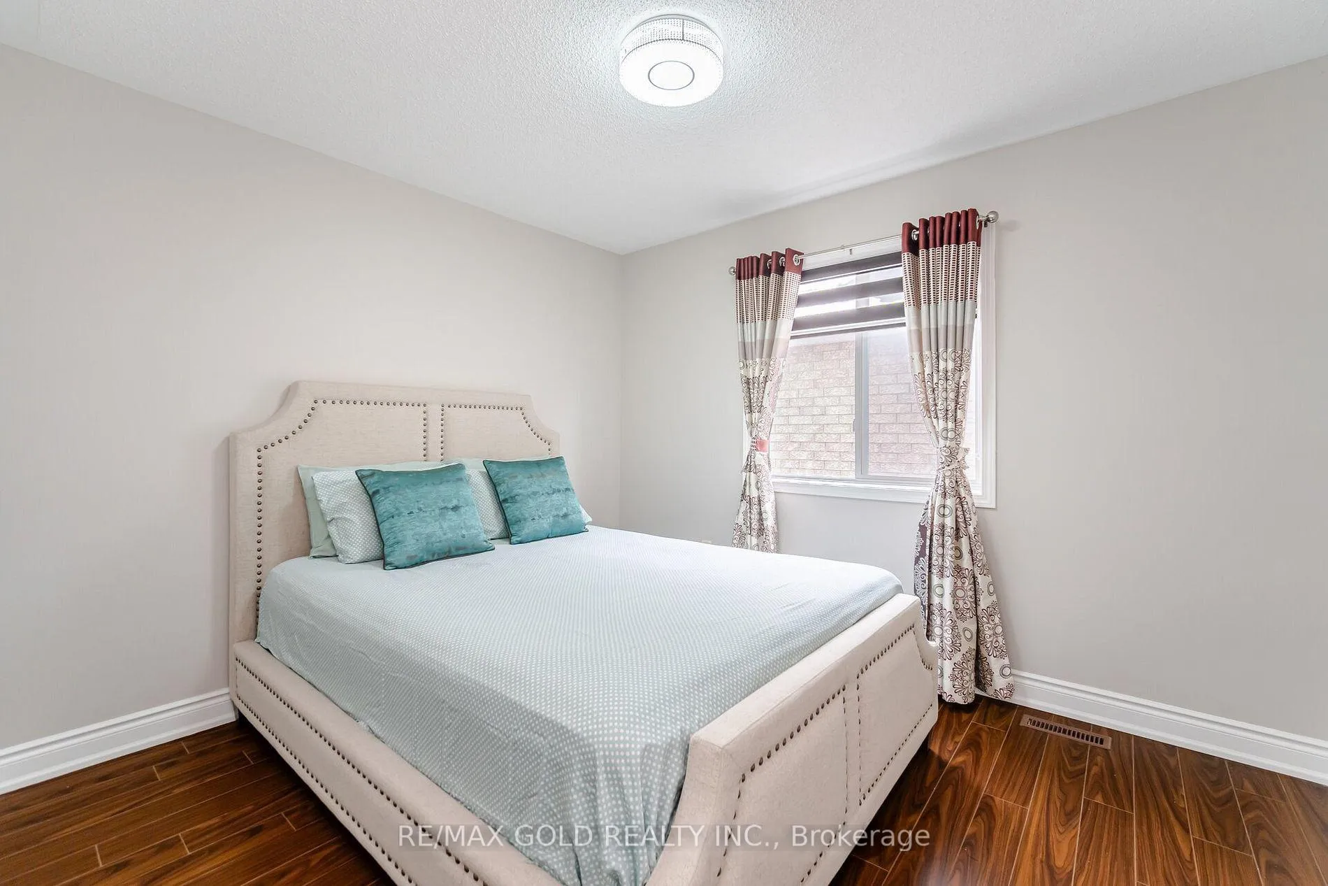 Photo 26 of 8 Upshall Drive, Brampton, Vales of Castlemore — HOMEH