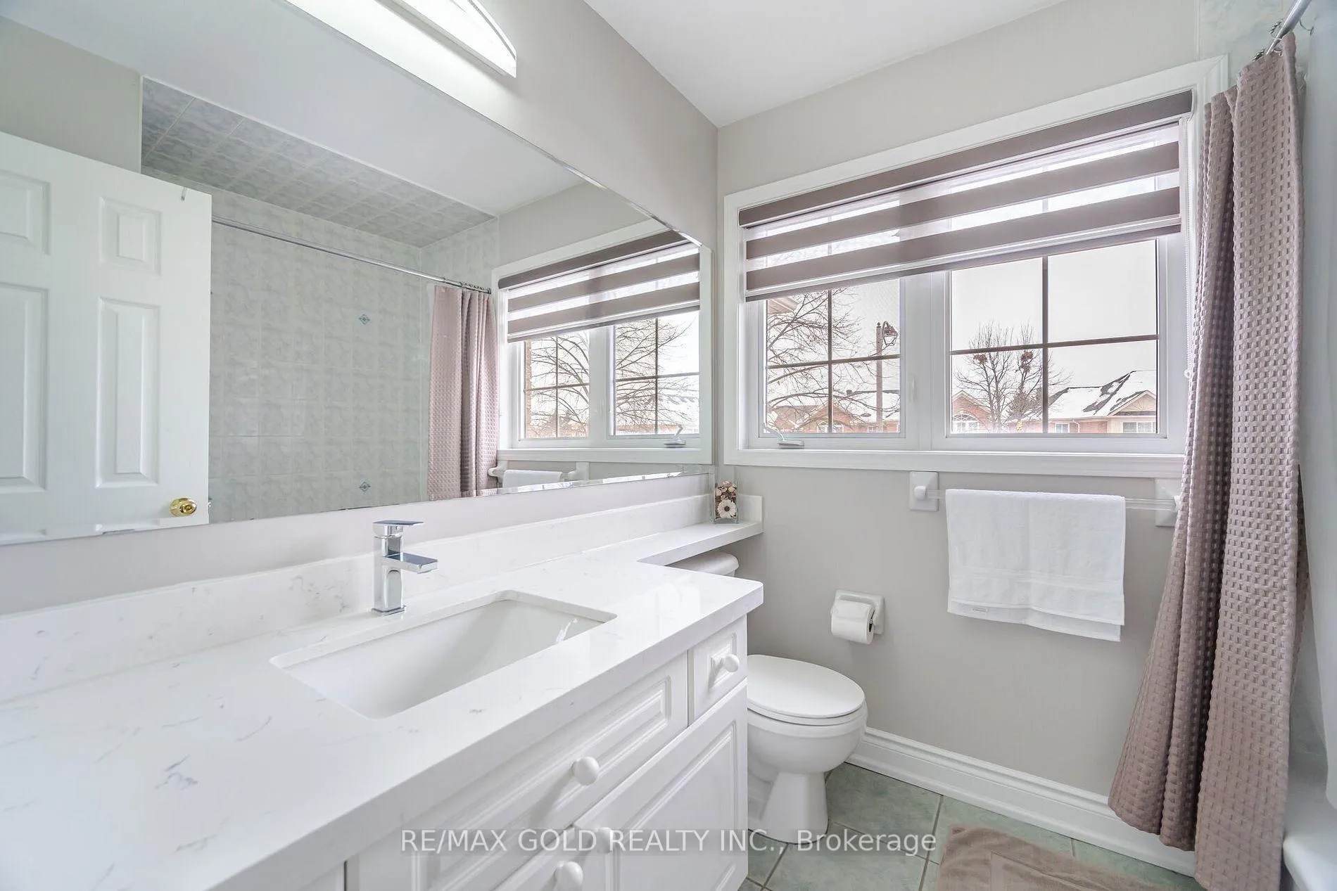 Photo 28 of 8 Upshall Drive, Brampton, Vales of Castlemore — HOMEH