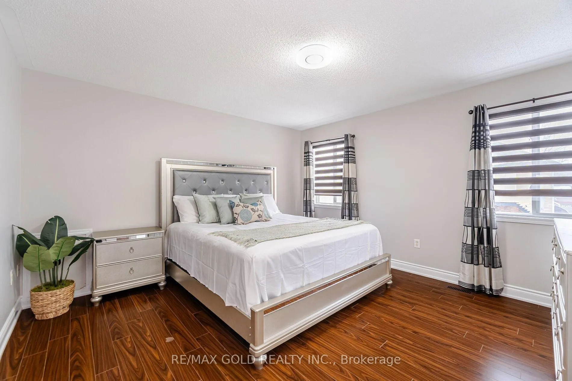 Photo 30 of 8 Upshall Drive, Brampton, Vales of Castlemore — HOMEH