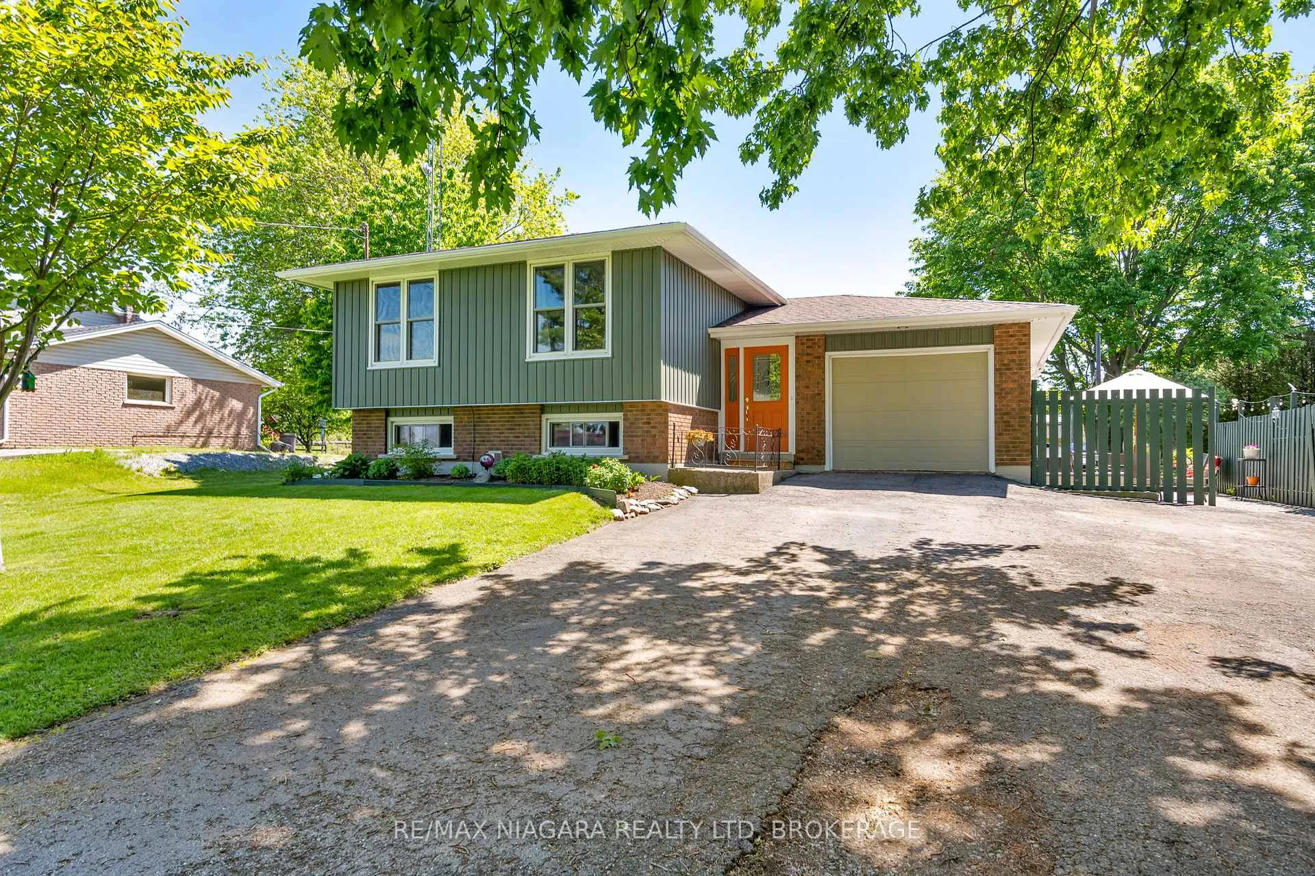 Photo 1 of 11611 Burnaby Road, Wainfleet, Lakeshore — HOMEH