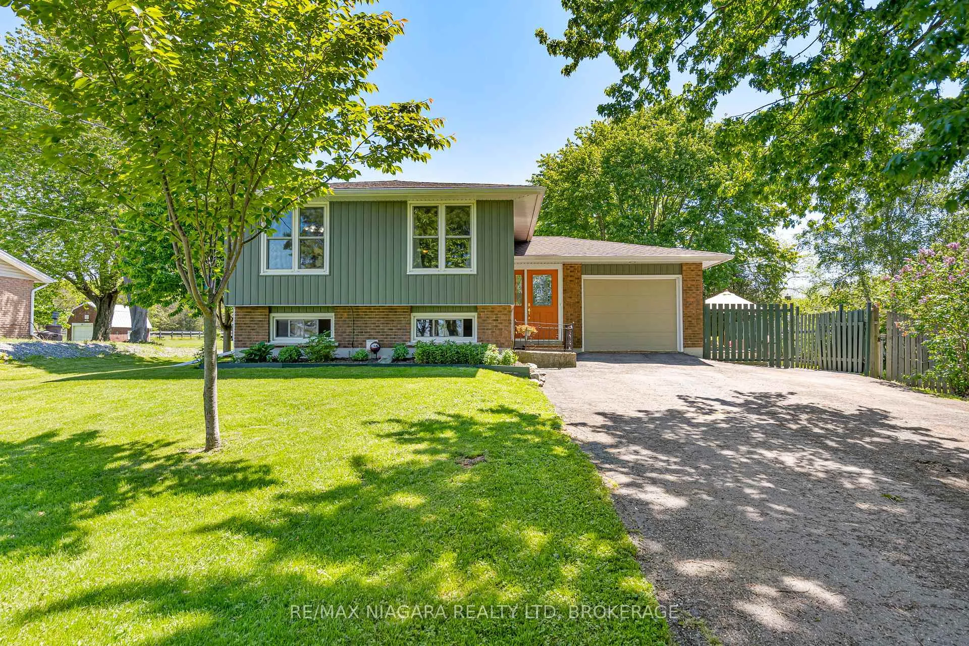 Photo 2 of 11611 Burnaby Road, Wainfleet, Lakeshore — HOMEH