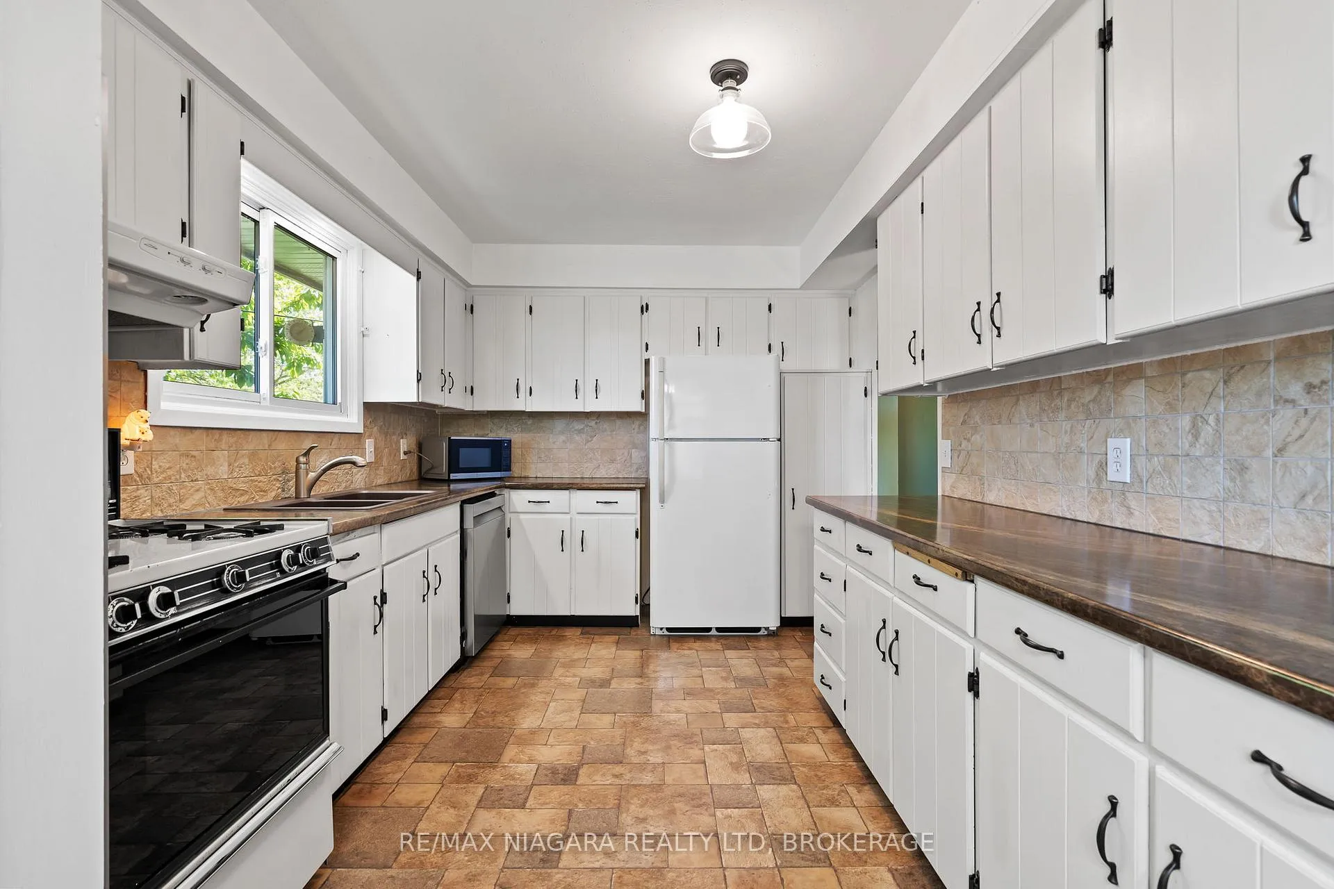 Photo 11 of 11611 Burnaby Road, Wainfleet, Lakeshore — HOMEH