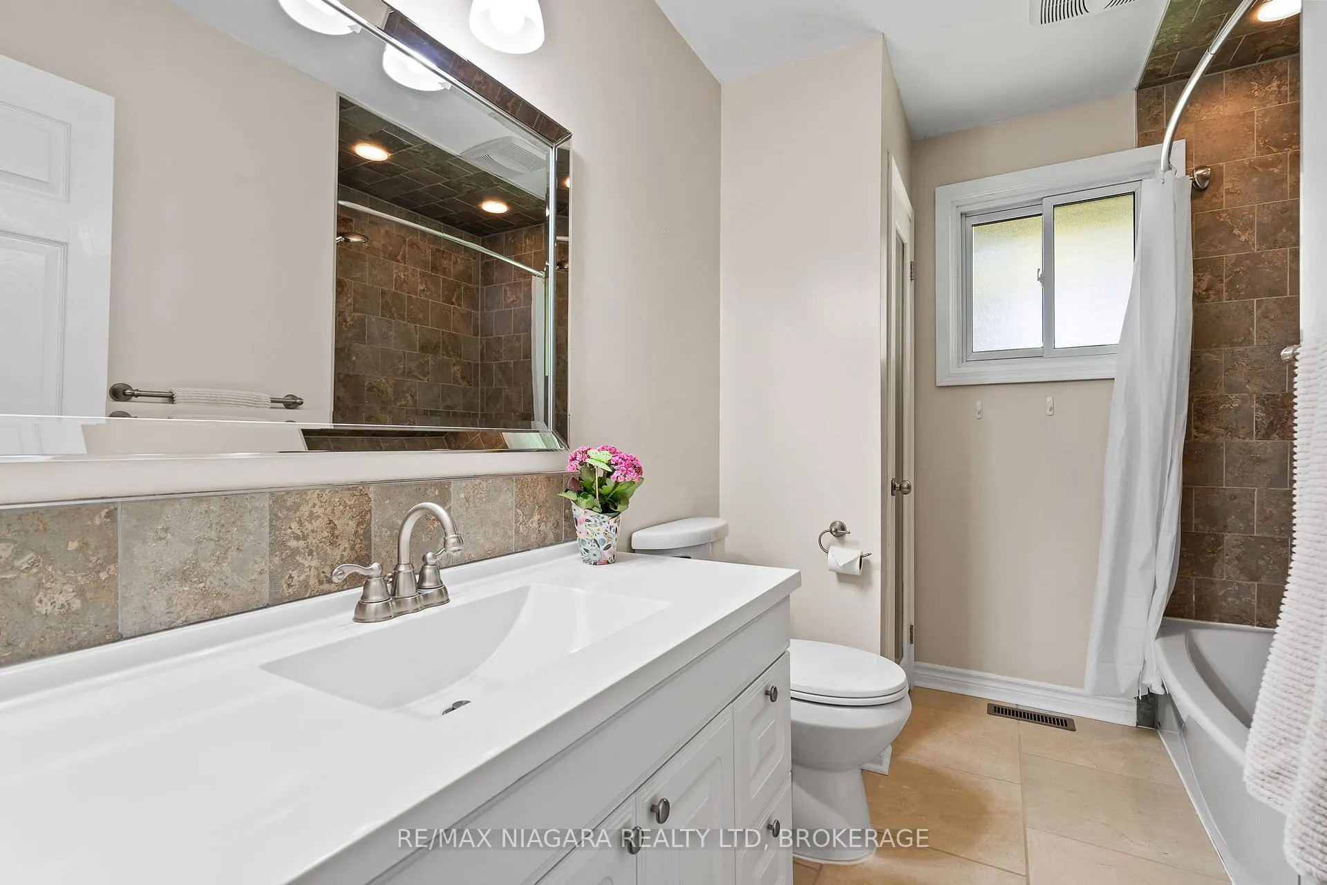 Photo 13 of 11611 Burnaby Road, Wainfleet, Lakeshore — HOMEH