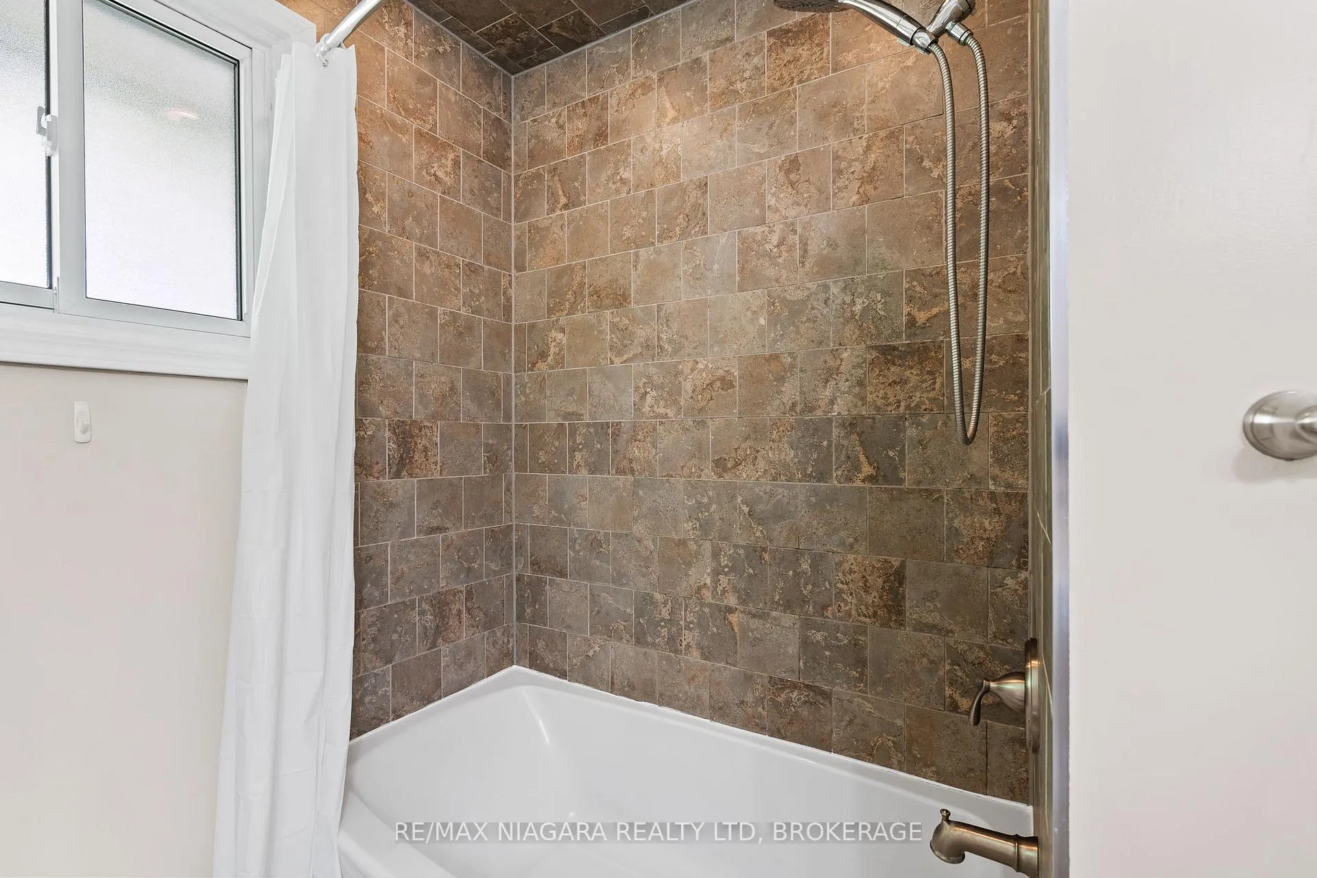 Photo 14 of 11611 Burnaby Road, Wainfleet, Lakeshore — HOMEH