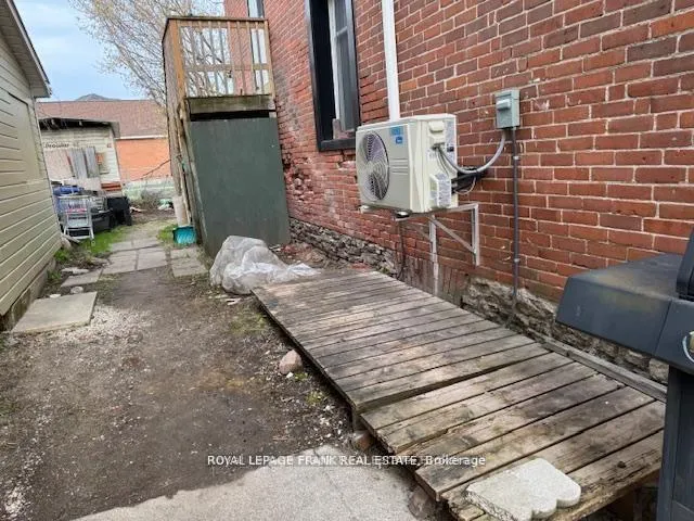 Photo 4 of 49 Main Street, Kawartha Lakes, Bobcaygeon — HOMEH