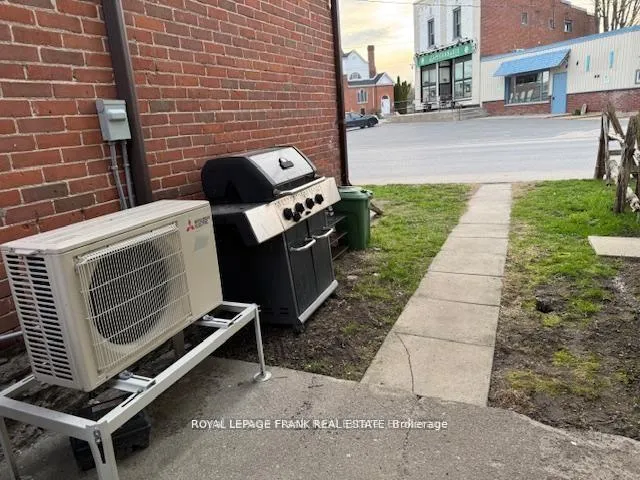 Photo 5 of 49 Main Street, Kawartha Lakes, Bobcaygeon — HOMEH