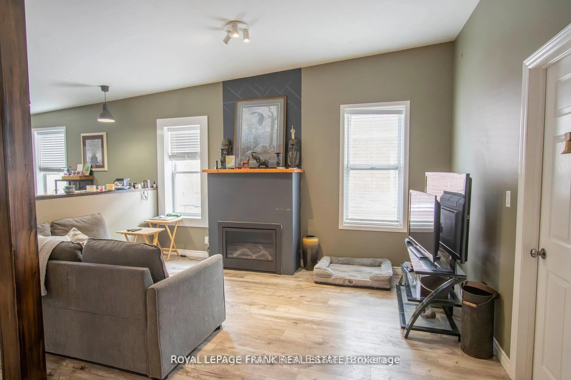 Photo 29 of 49 Main Street, Kawartha Lakes, Bobcaygeon — HOMEH