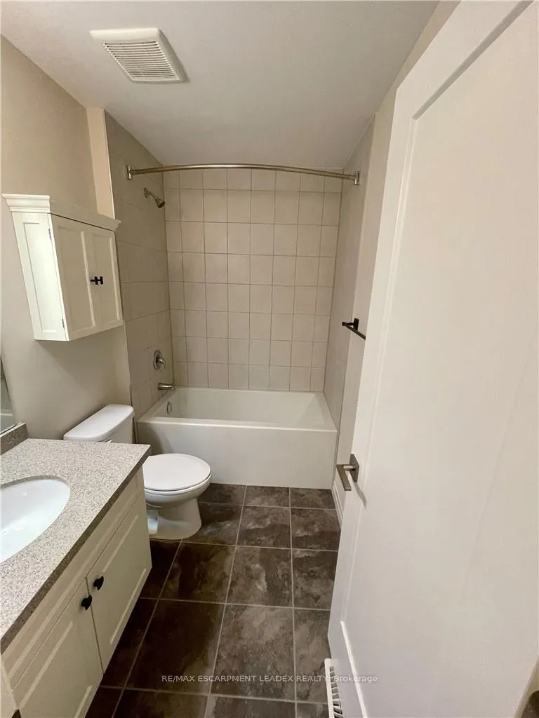 Photo 14 of 4 Showers Lane, Hamilton, Ancaster — HOMEH