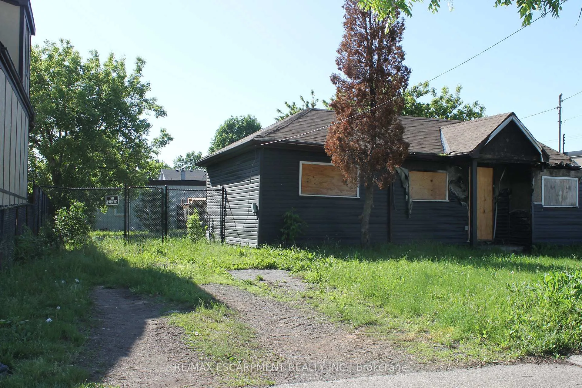 Photo 2 of 127 Robins Avenue, Hamilton, Crown Point — HOMEH