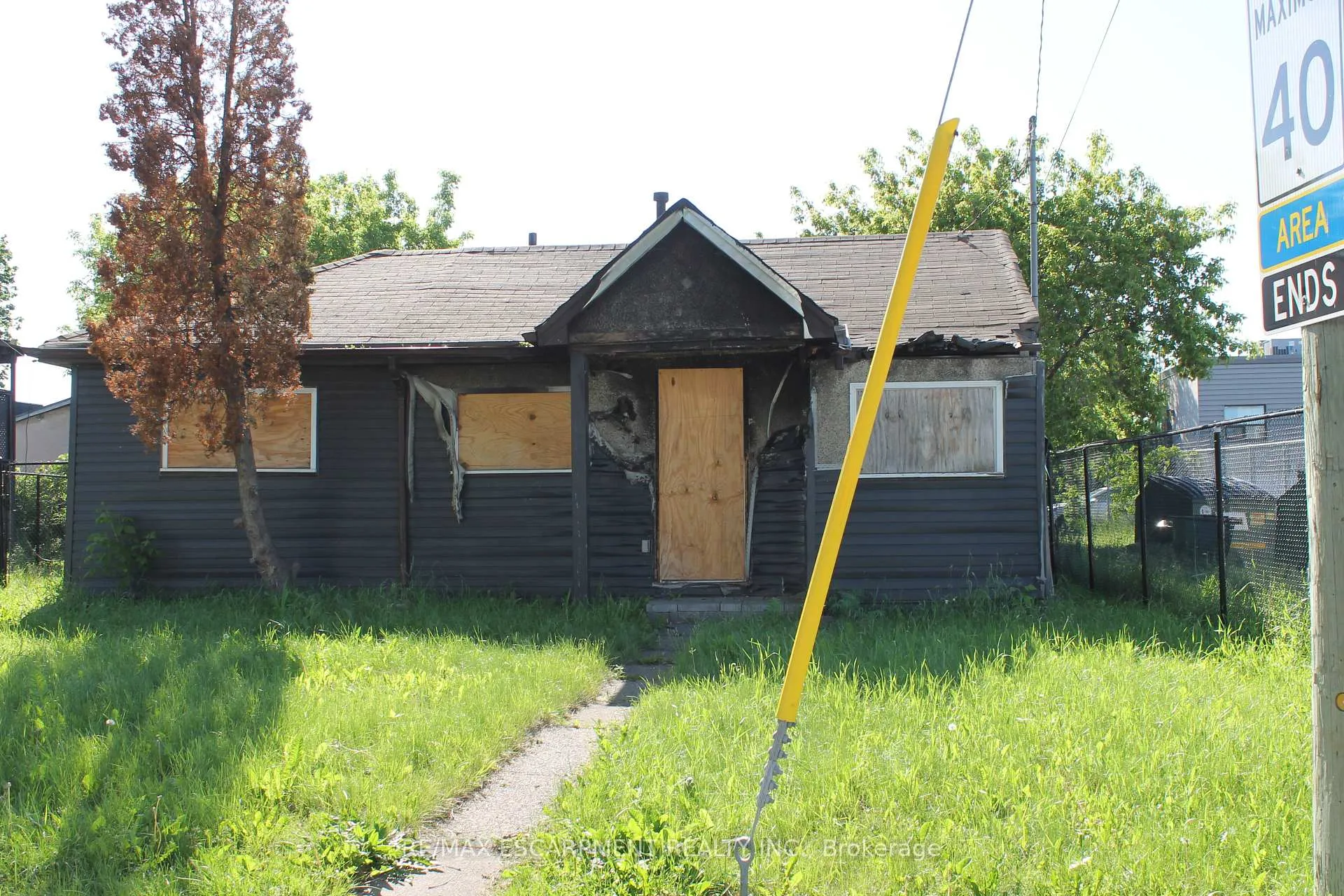 Photo 3 of 127 Robins Avenue, Hamilton, Crown Point — HOMEH