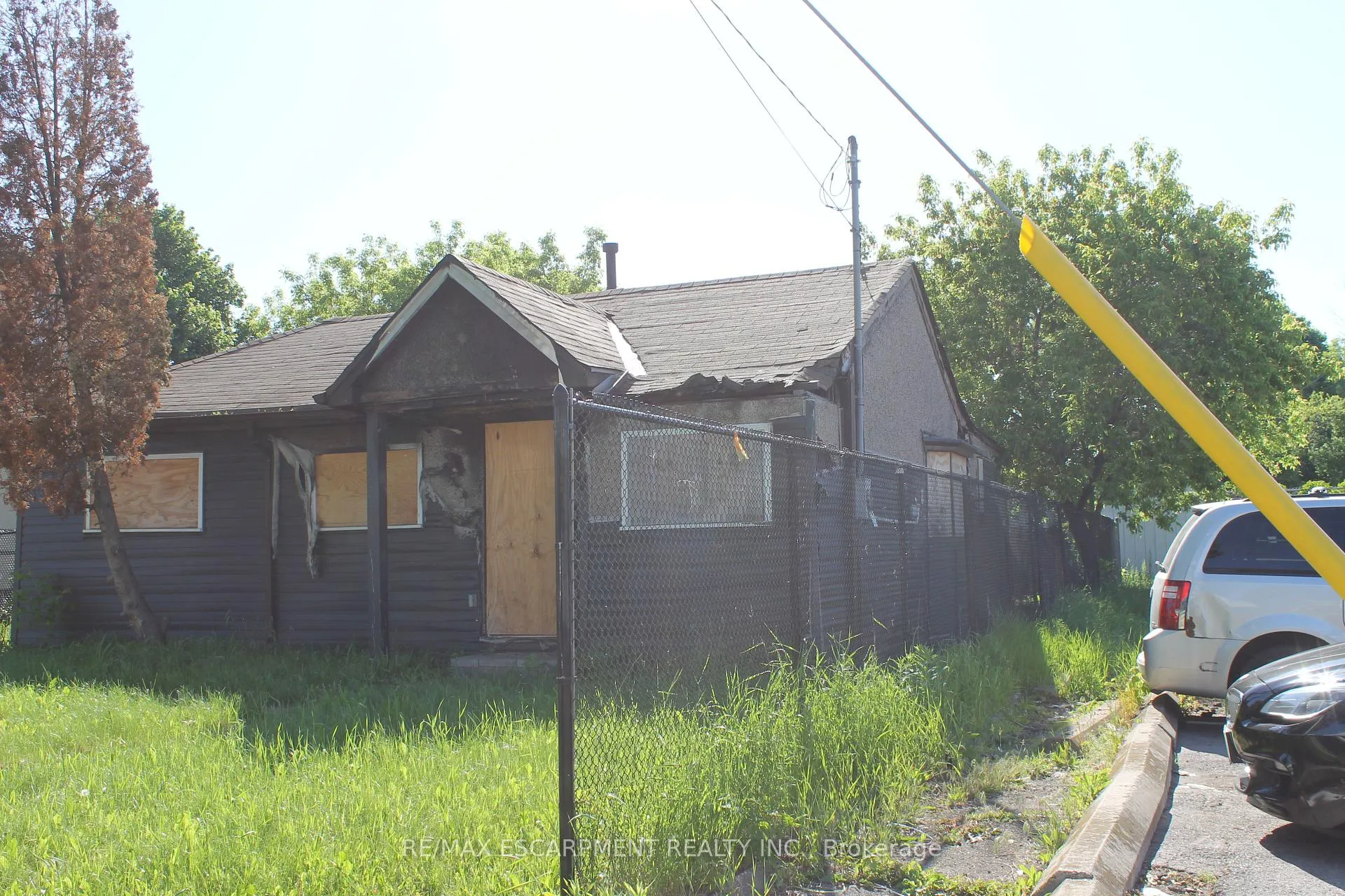 Photo 4 of 127 Robins Avenue, Hamilton, Crown Point — HOMEH