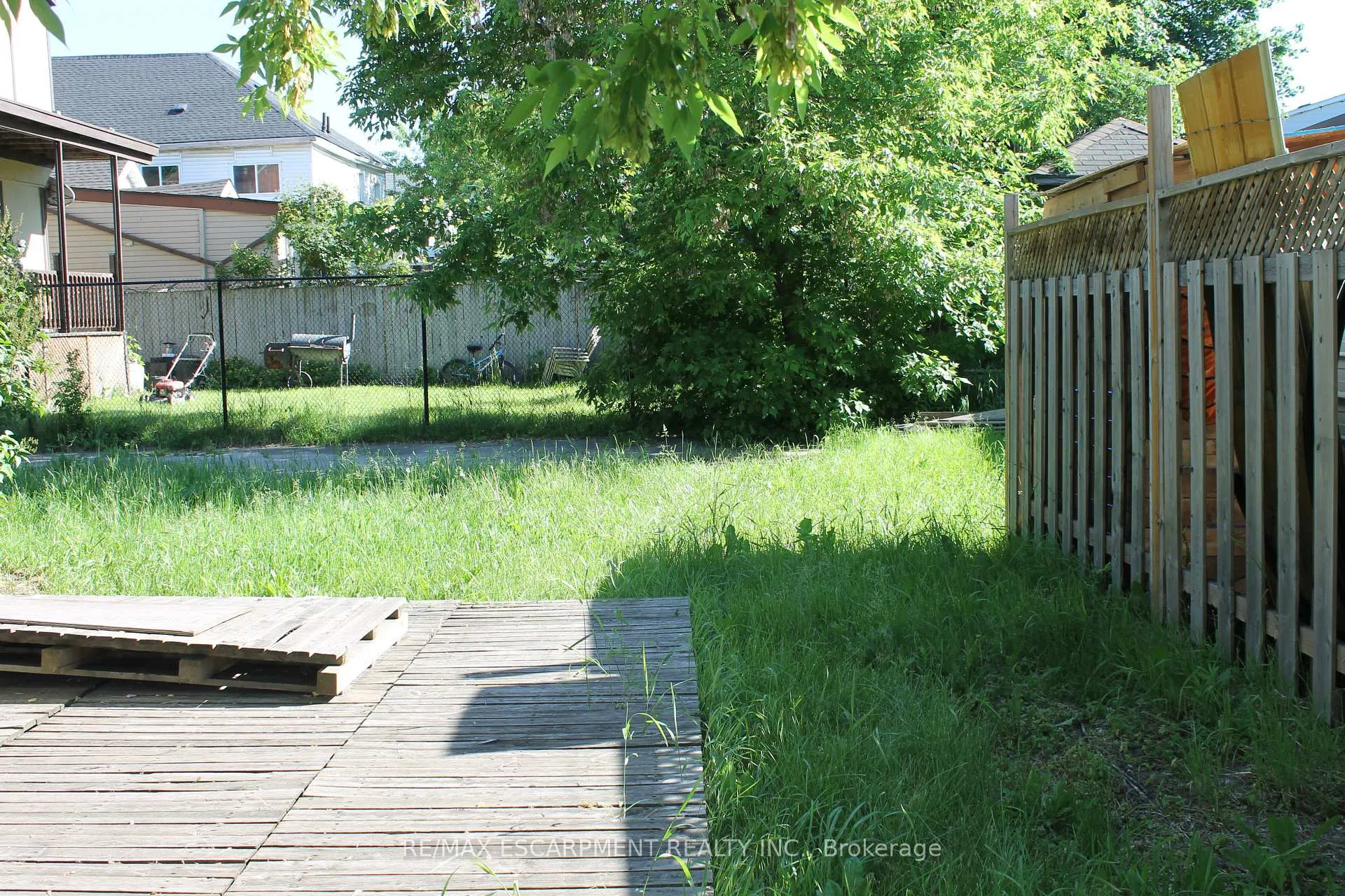 Photo 9 of 127 Robins Avenue, Hamilton, Crown Point — HOMEH