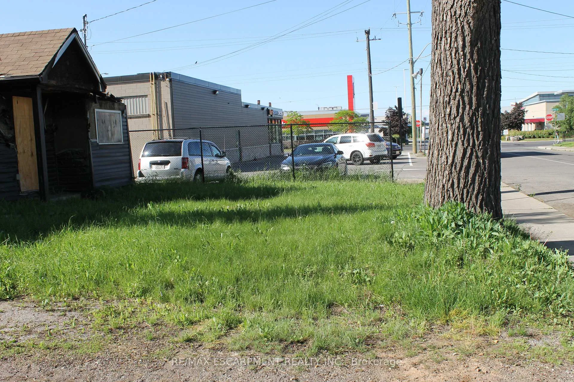 Photo 10 of 127 Robins Avenue, Hamilton, Crown Point — HOMEH