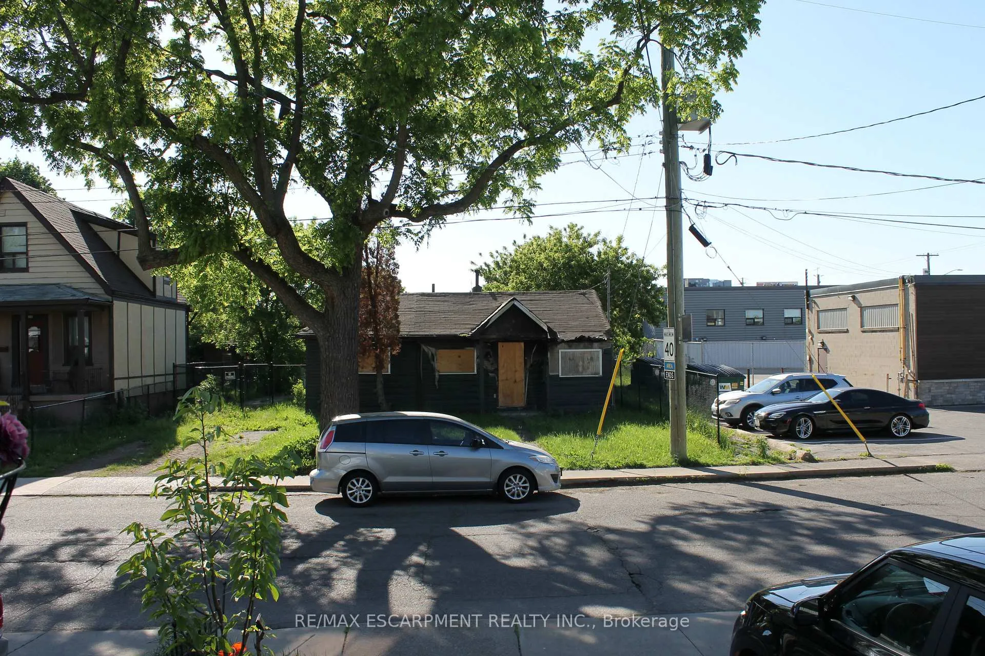 Photo 14 of 127 Robins Avenue, Hamilton, Crown Point — HOMEH
