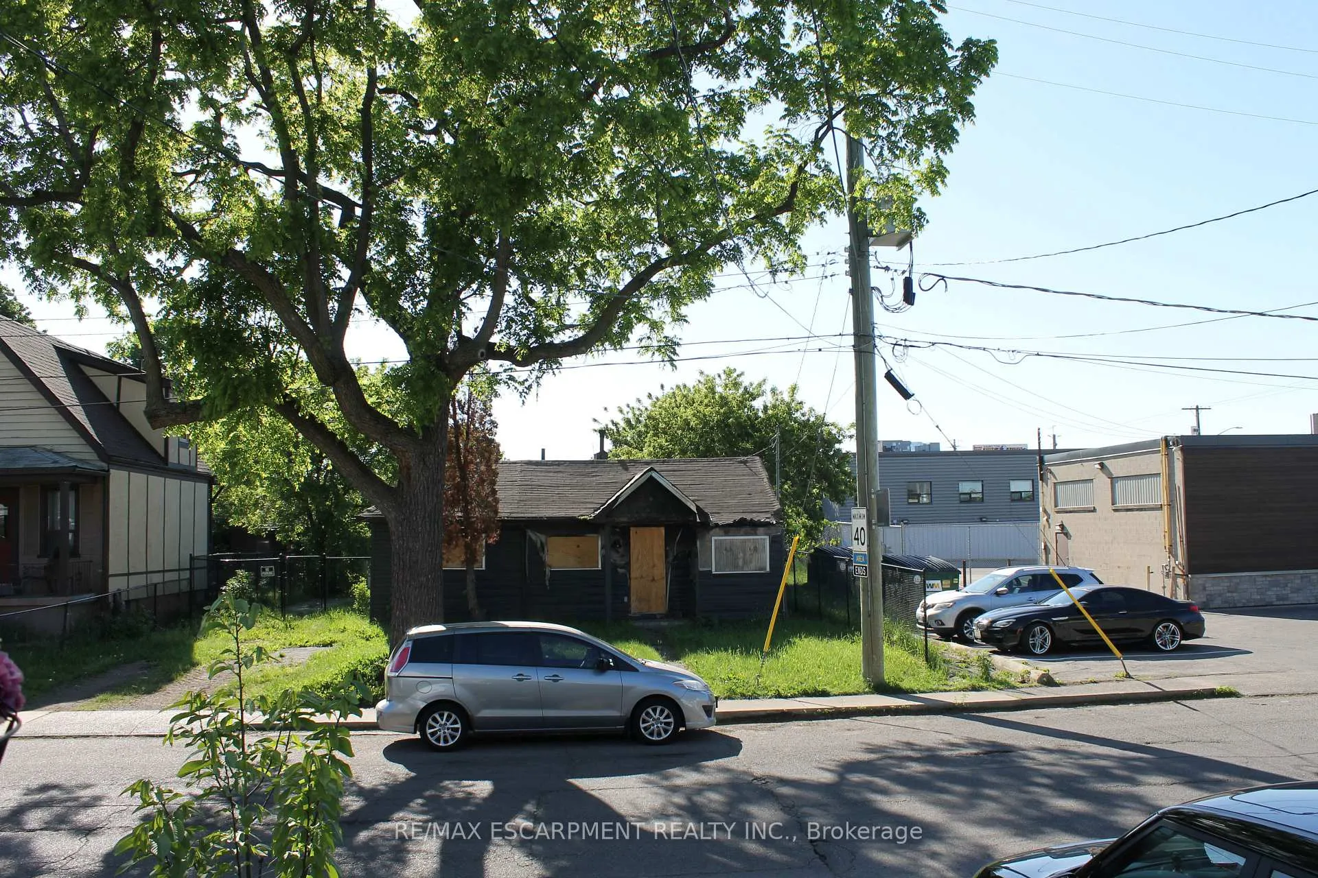 Photo 15 of 127 Robins Avenue, Hamilton, Crown Point — HOMEH