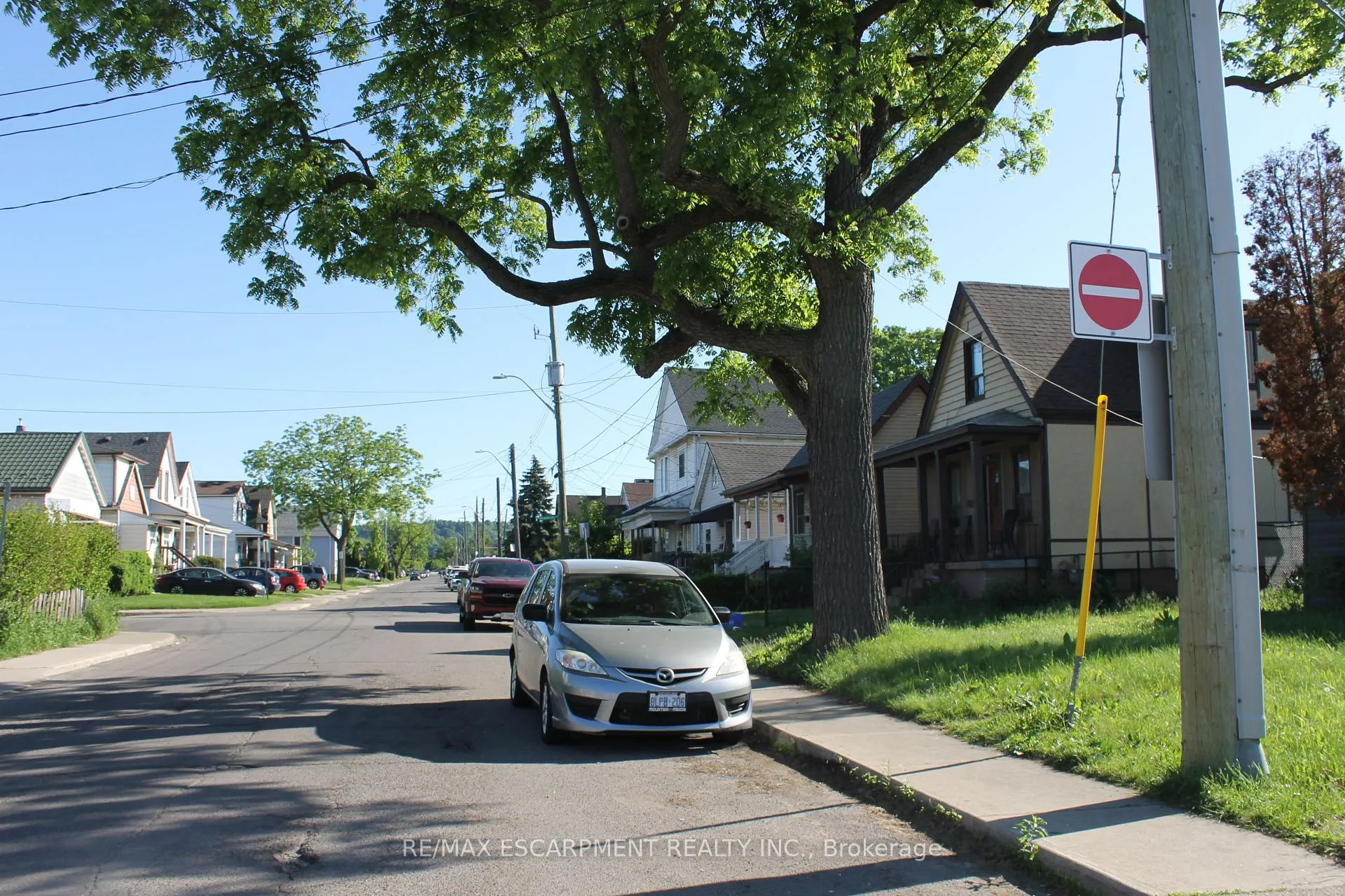 Photo 17 of 127 Robins Avenue, Hamilton, Crown Point — HOMEH