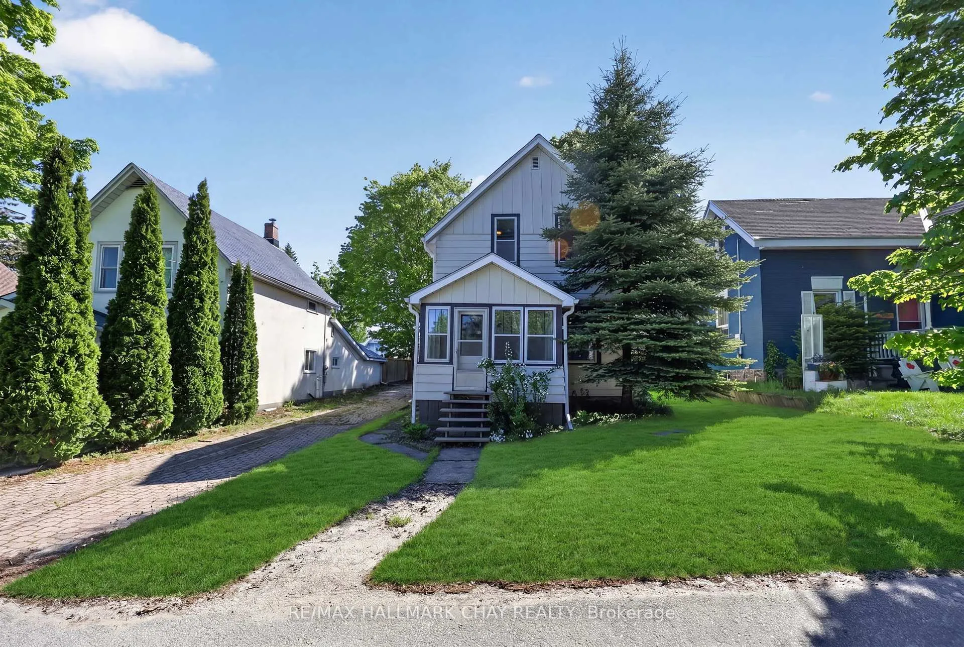 Photo 3 of 23 Maria Street, Penetanguishene — HOMEH