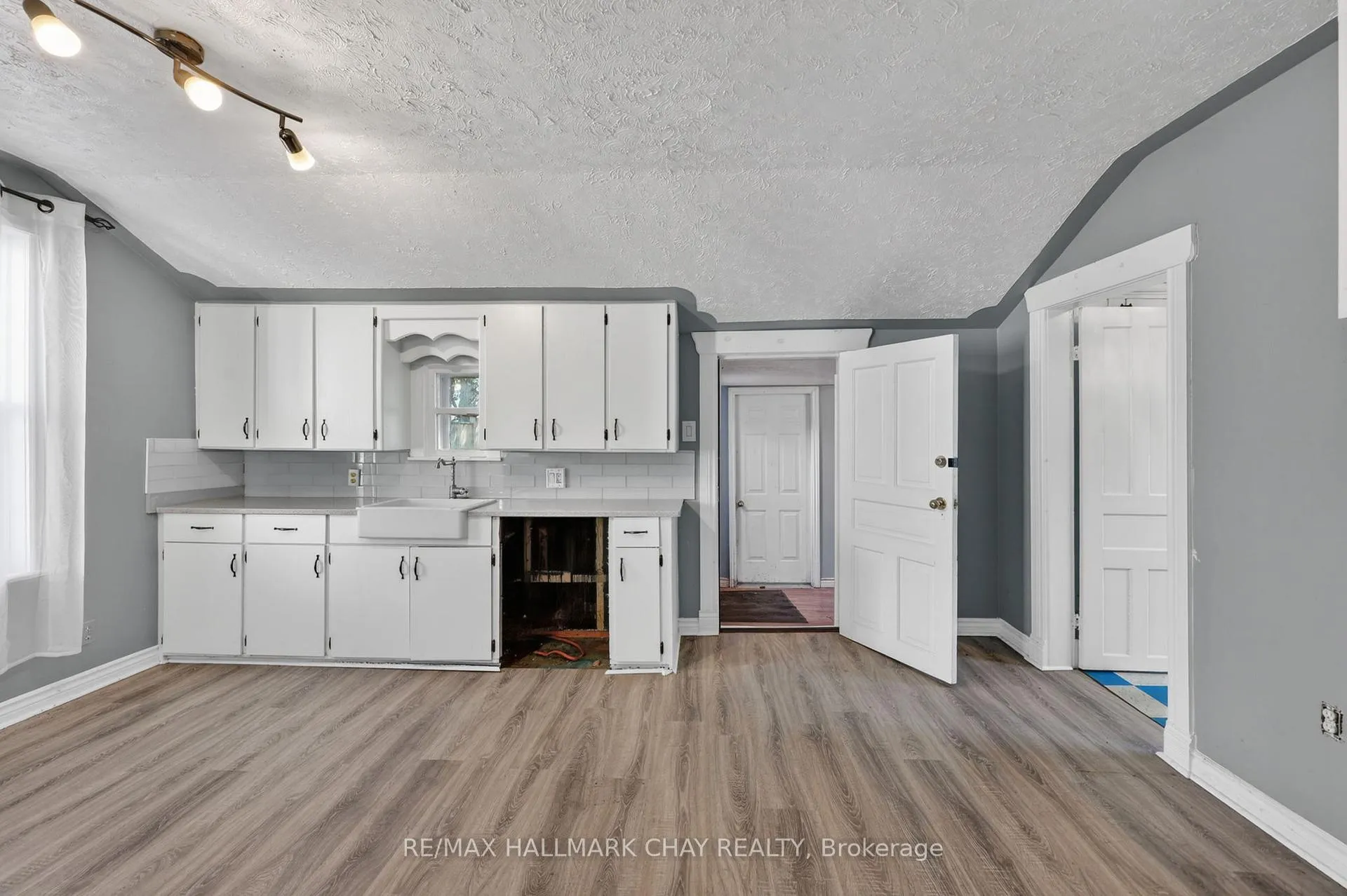 Photo 7 of 23 Maria Street, Penetanguishene — HOMEH