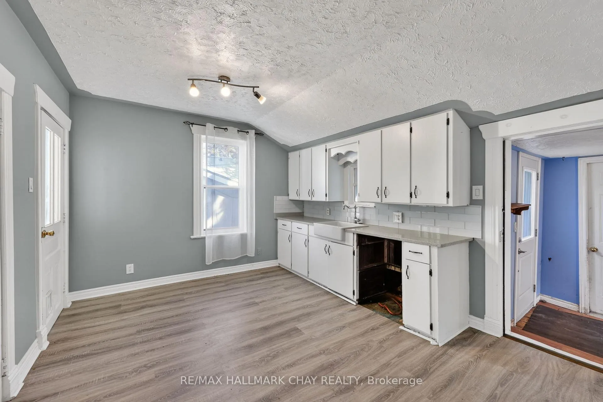 Photo 8 of 23 Maria Street, Penetanguishene — HOMEH