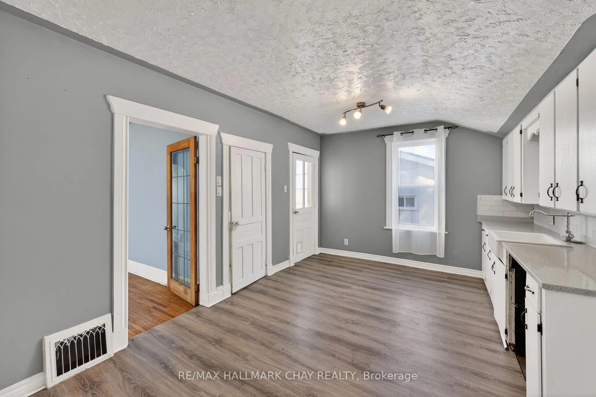 Photo 9 of 23 Maria Street, Penetanguishene — HOMEH