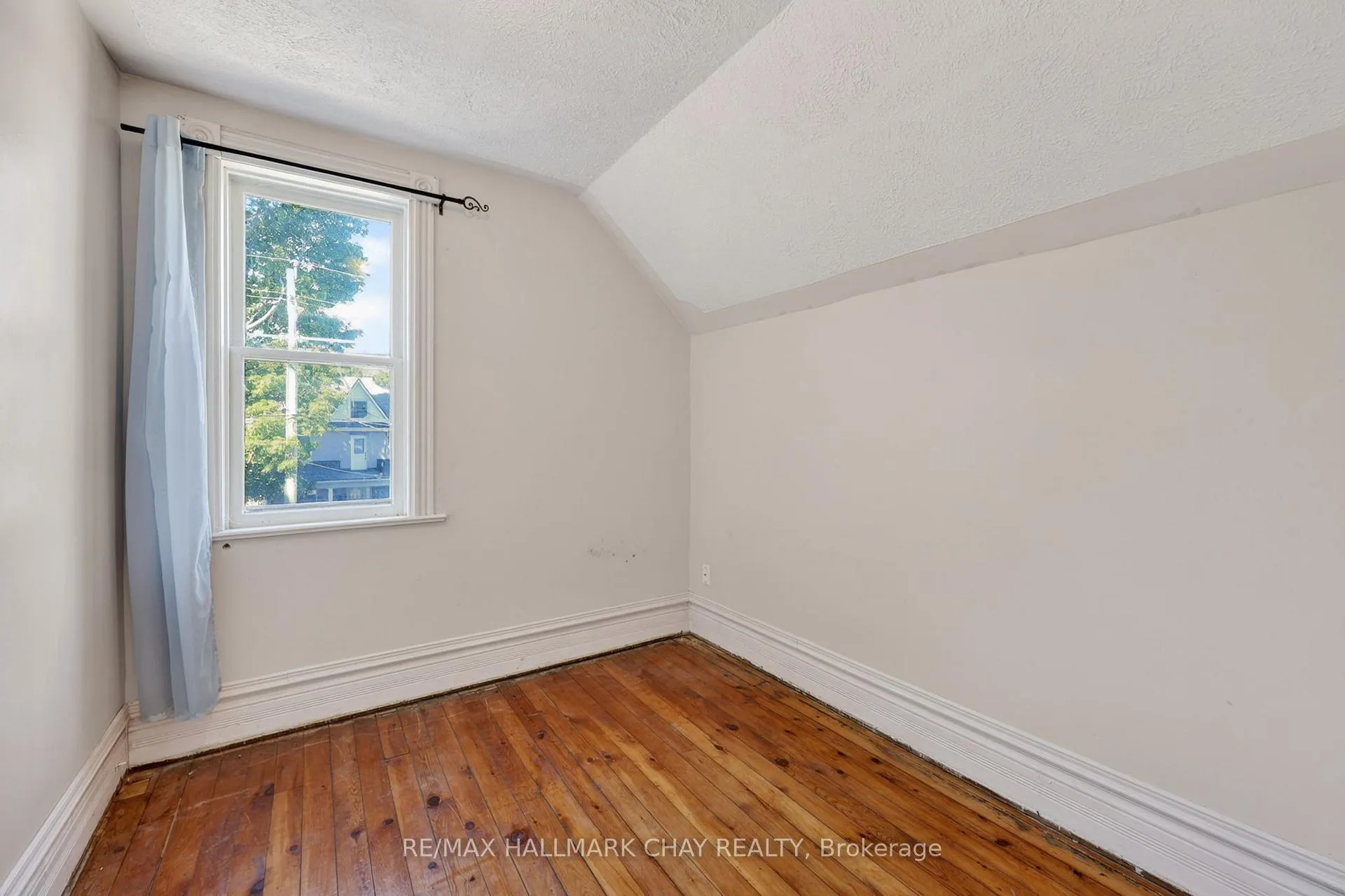 Photo 10 of 23 Maria Street, Penetanguishene — HOMEH