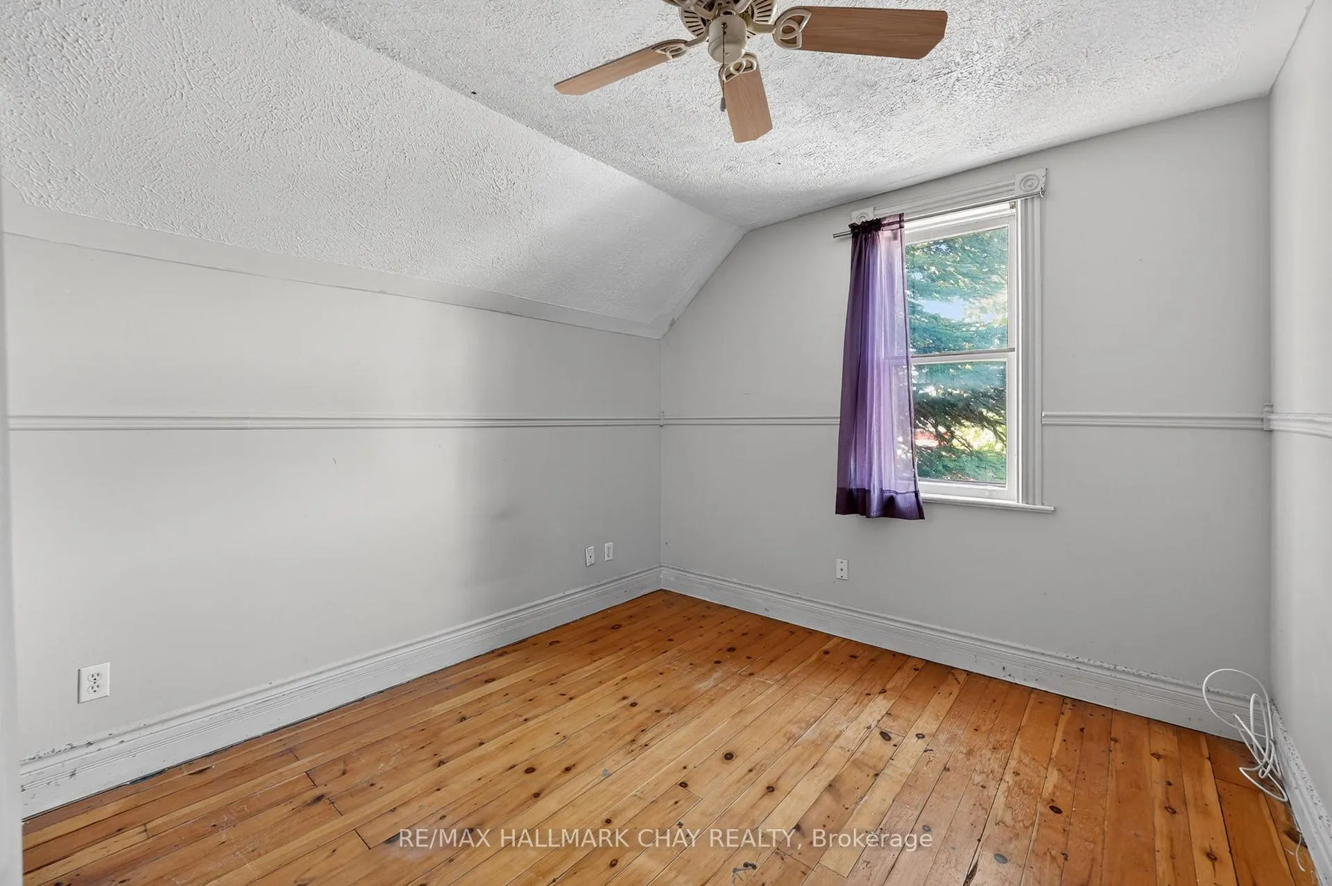 Photo 11 of 23 Maria Street, Penetanguishene — HOMEH