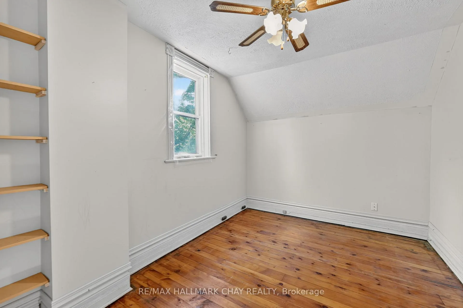 Photo 12 of 23 Maria Street, Penetanguishene — HOMEH