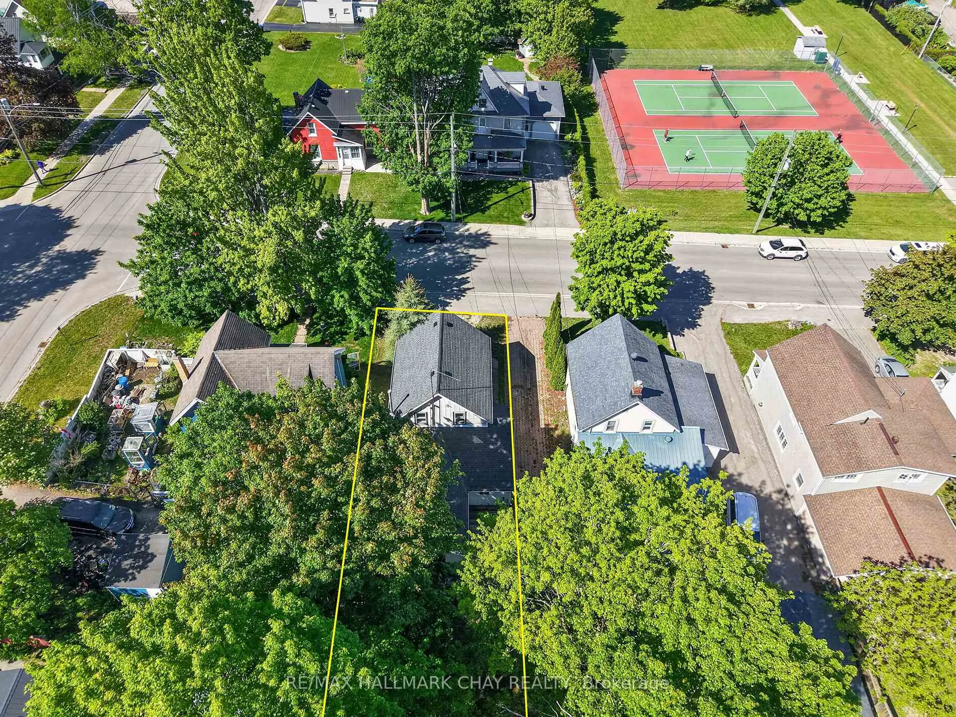 Photo 17 of 23 Maria Street, Penetanguishene — HOMEH