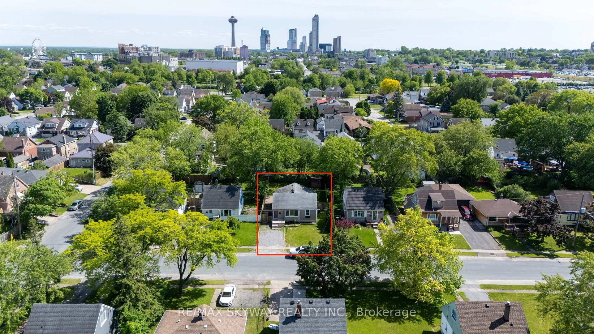Photo 2 of 5328 Houck Drive, Niagara Falls, Cherrywood — HOMEH