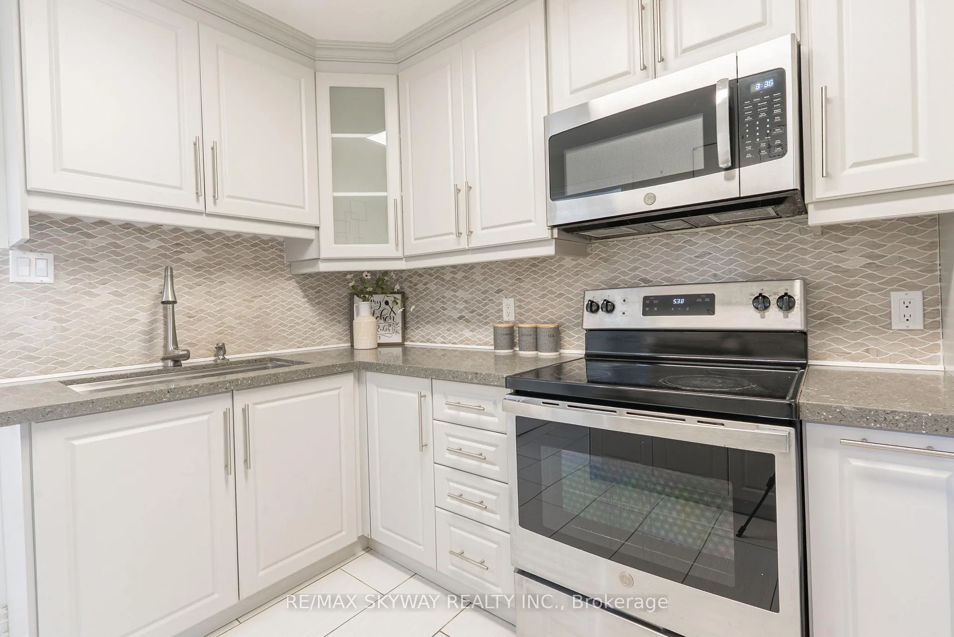 Photo 15 of 5328 Houck Drive, Niagara Falls, Cherrywood — HOMEH